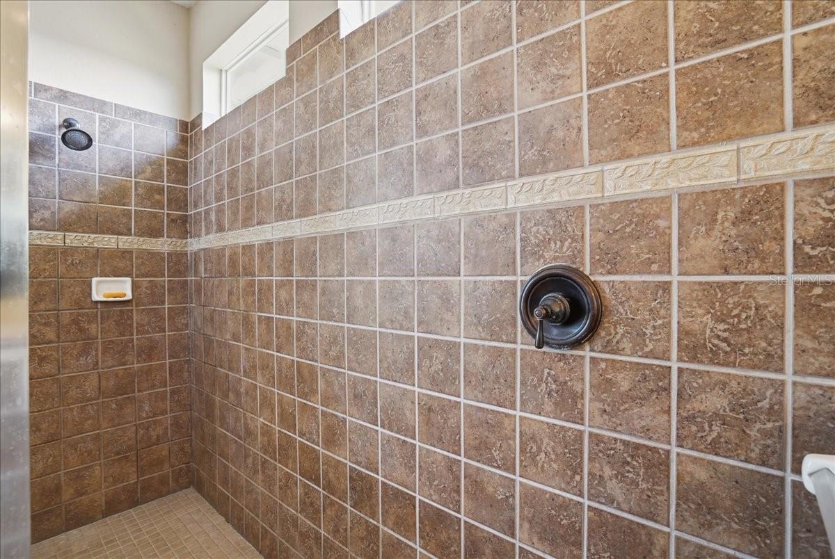 5809 LEXINGTON DR — photo 37