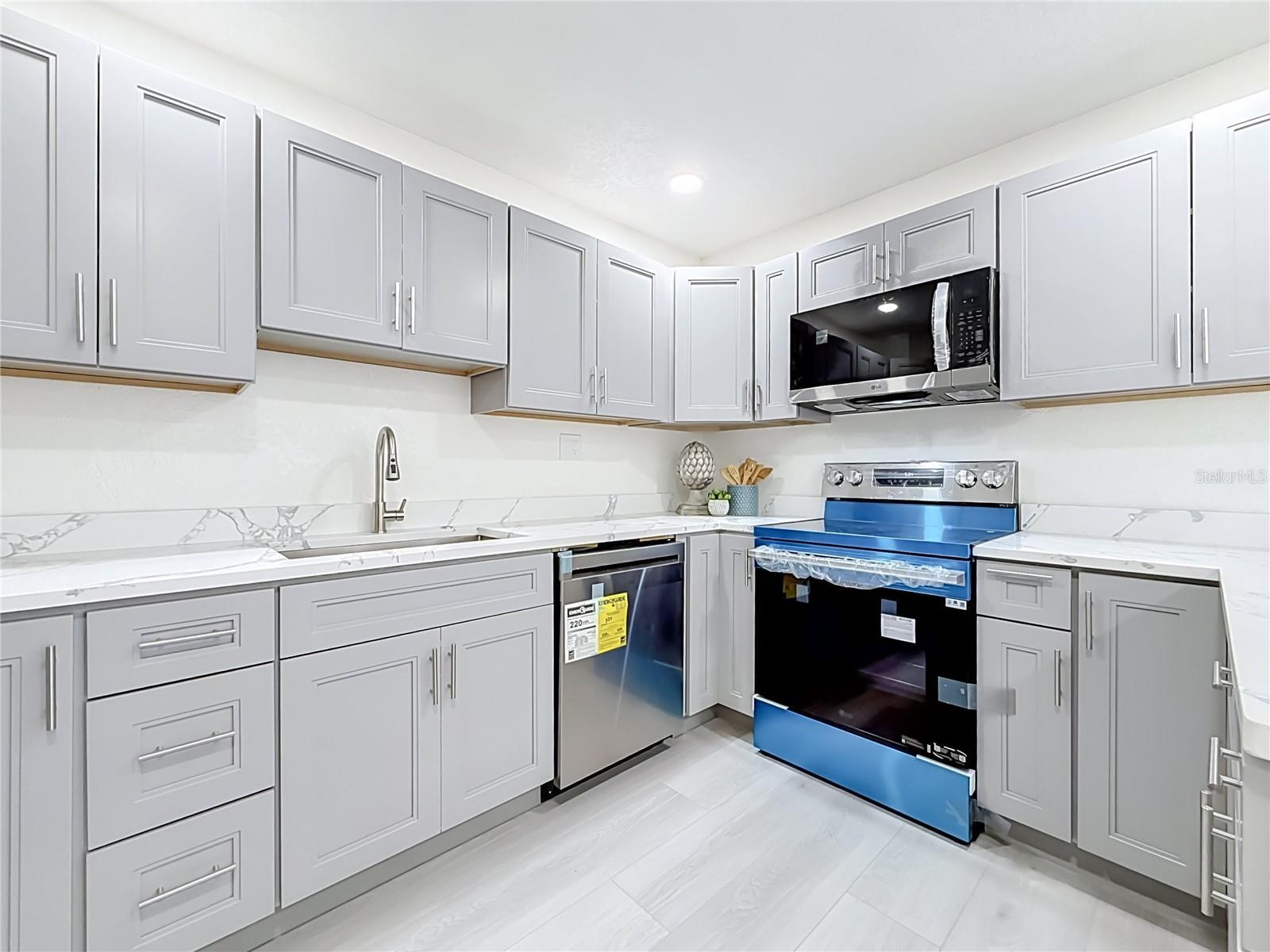 5164 JASMINE CIR — photo 13