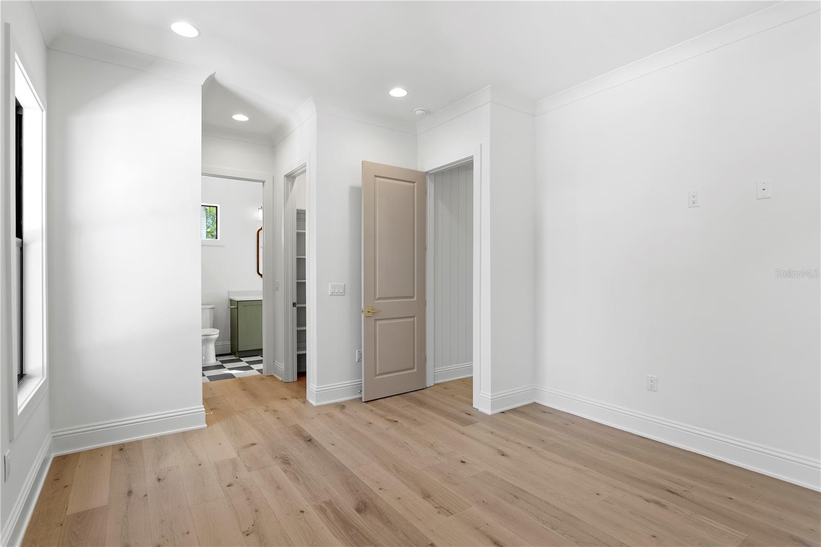 5008 W DICKENS AVE — photo 28