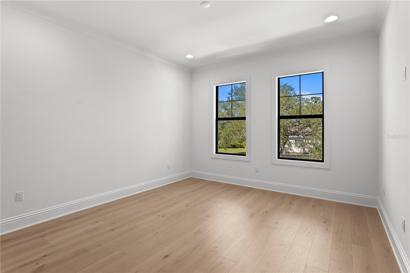 5008 W DICKENS AVE — photo 44