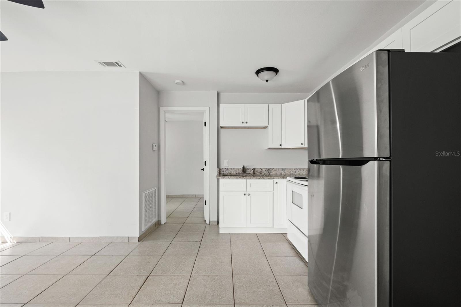 8316 N 10TH ST — photo 33