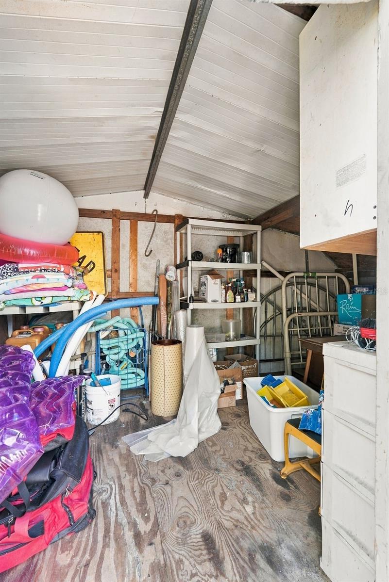 811 E FRIERSON AVE — photo 17