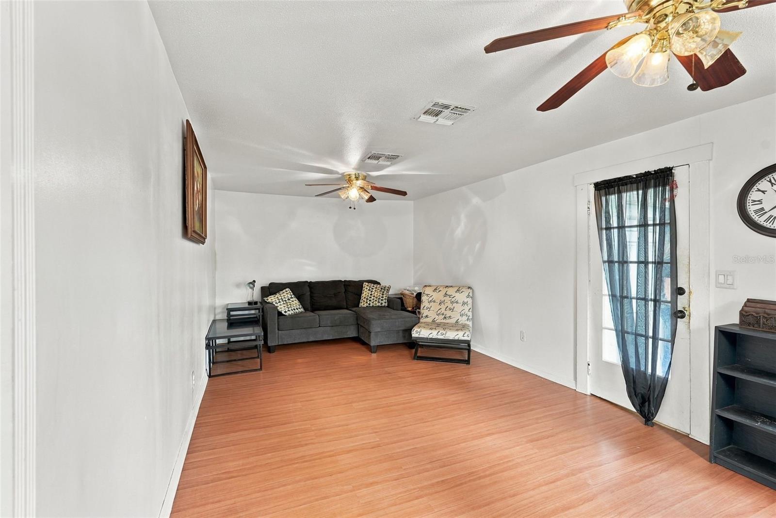 811 E FRIERSON AVE — photo 10