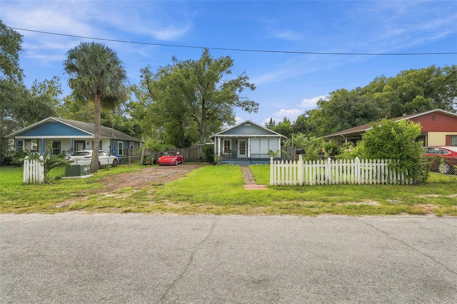 811 E FRIERSON AVE — photo 26