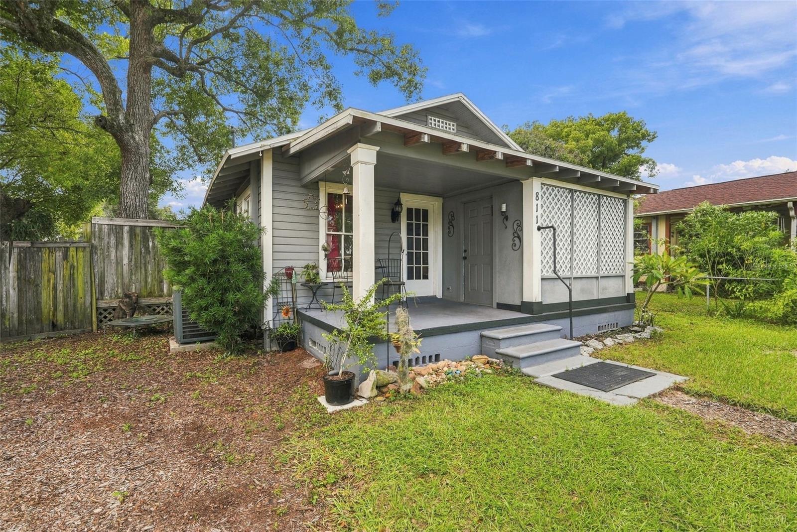 811 E FRIERSON AVE — photo 2