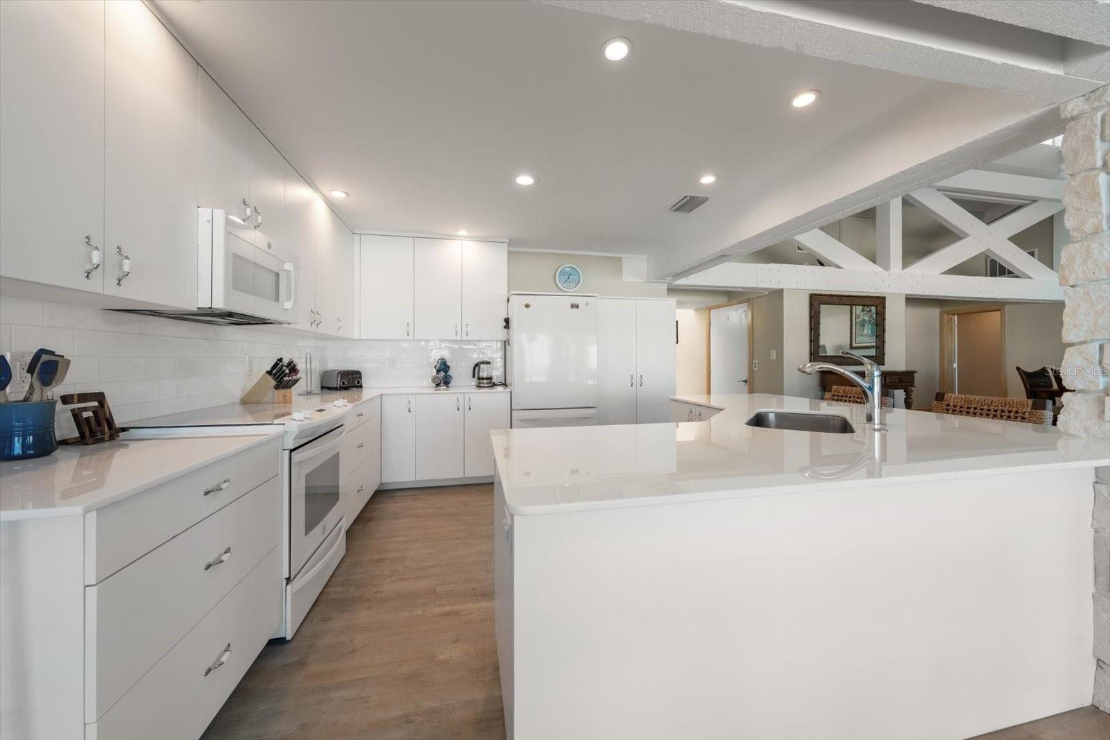744 ELDORADO AVE — photo 15