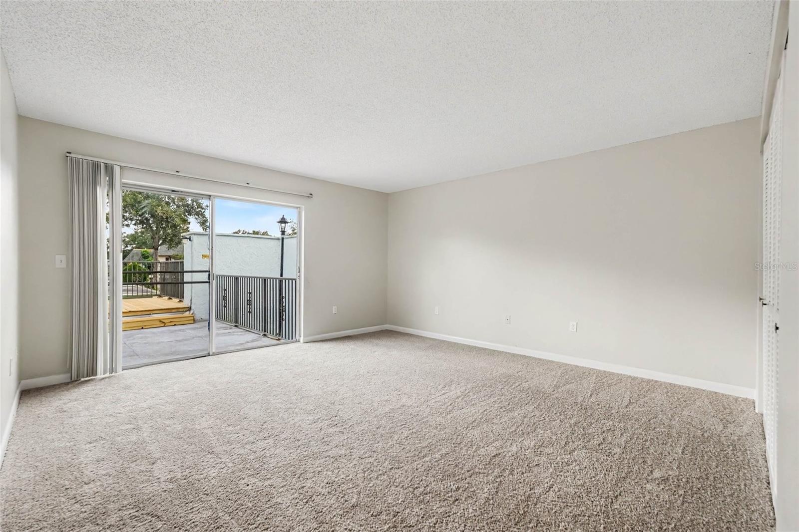 14408 BURGUNDY SQ — photo 9
