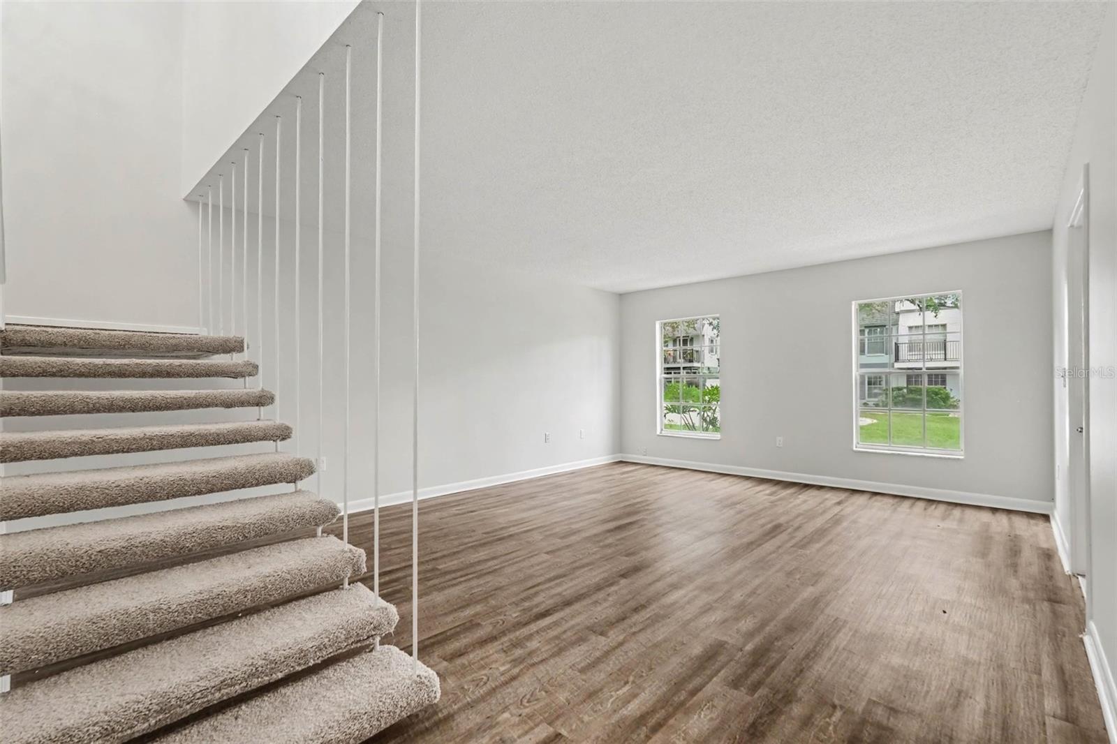 14408 BURGUNDY SQ — photo 4