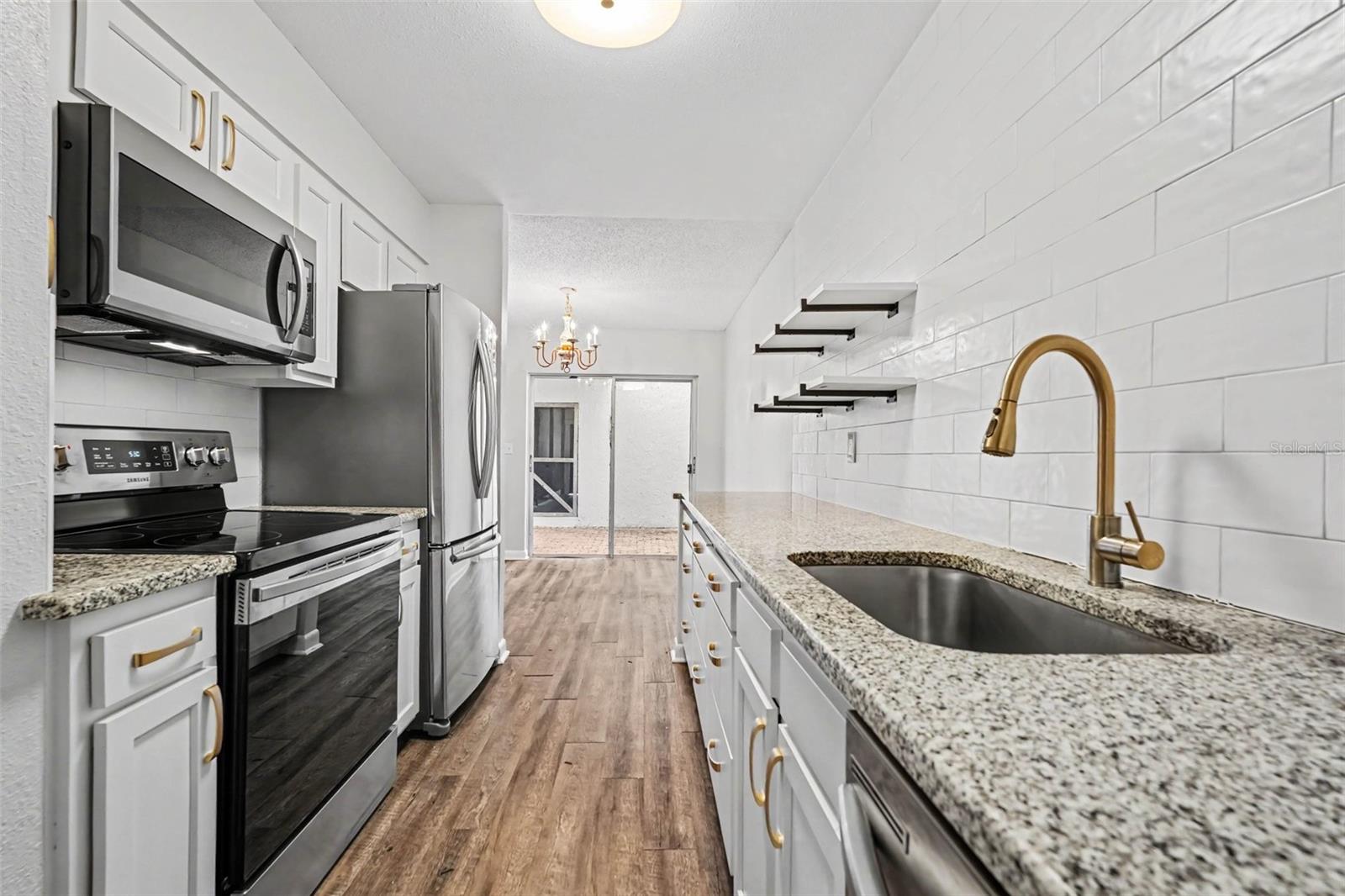 14408 BURGUNDY SQ — photo 5