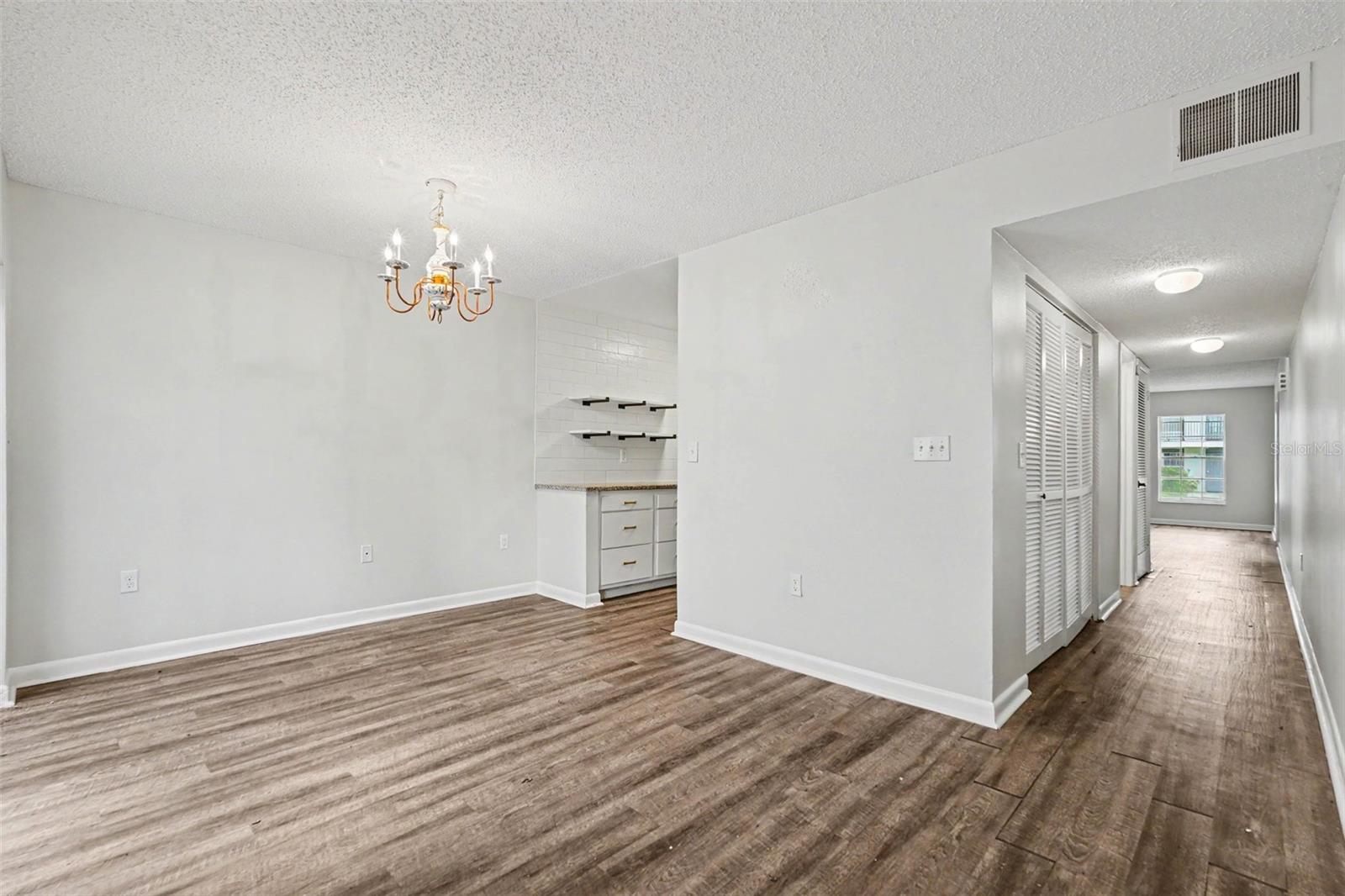 14408 BURGUNDY SQ — photo 6