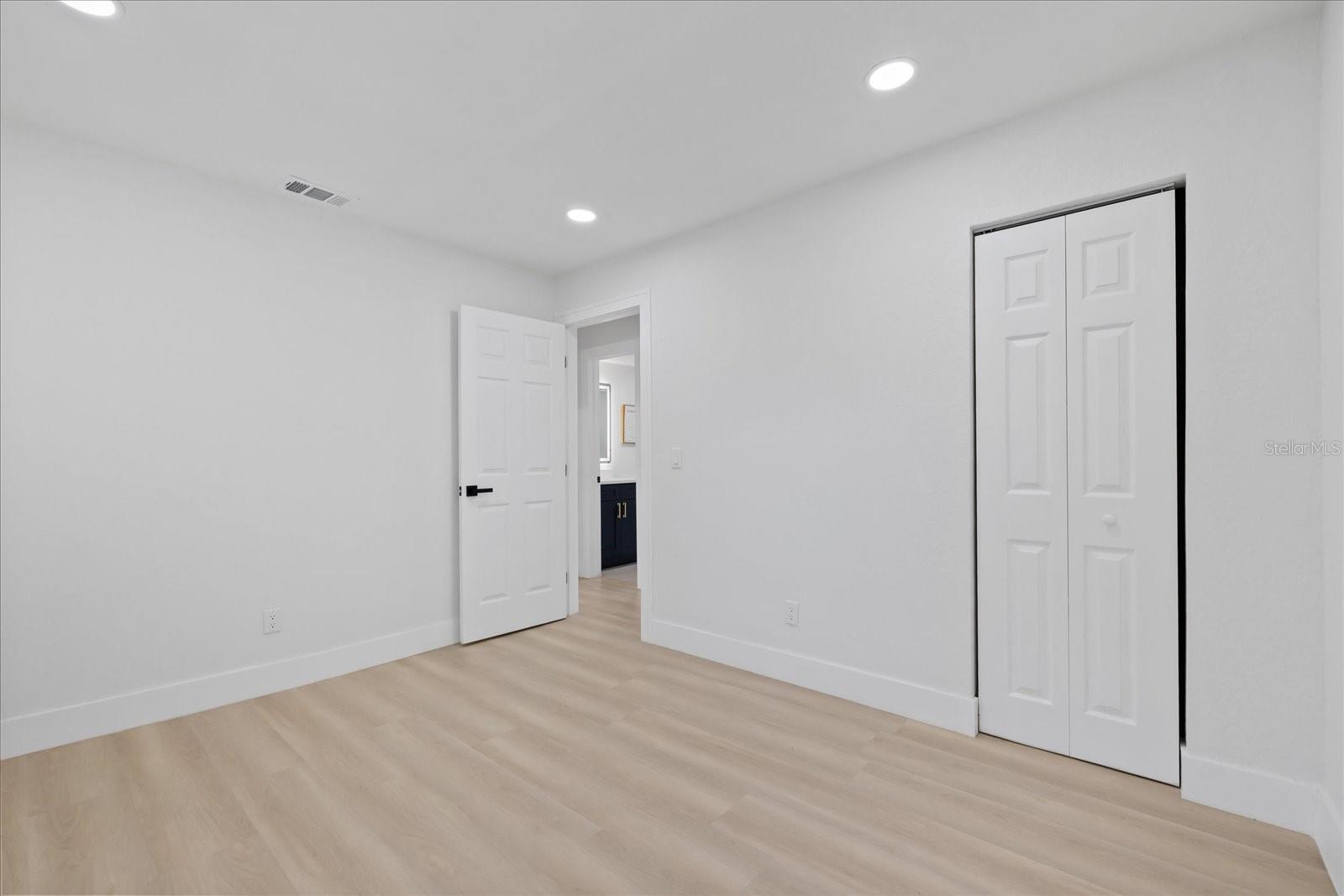 6403 ELLIOT DR — photo 12