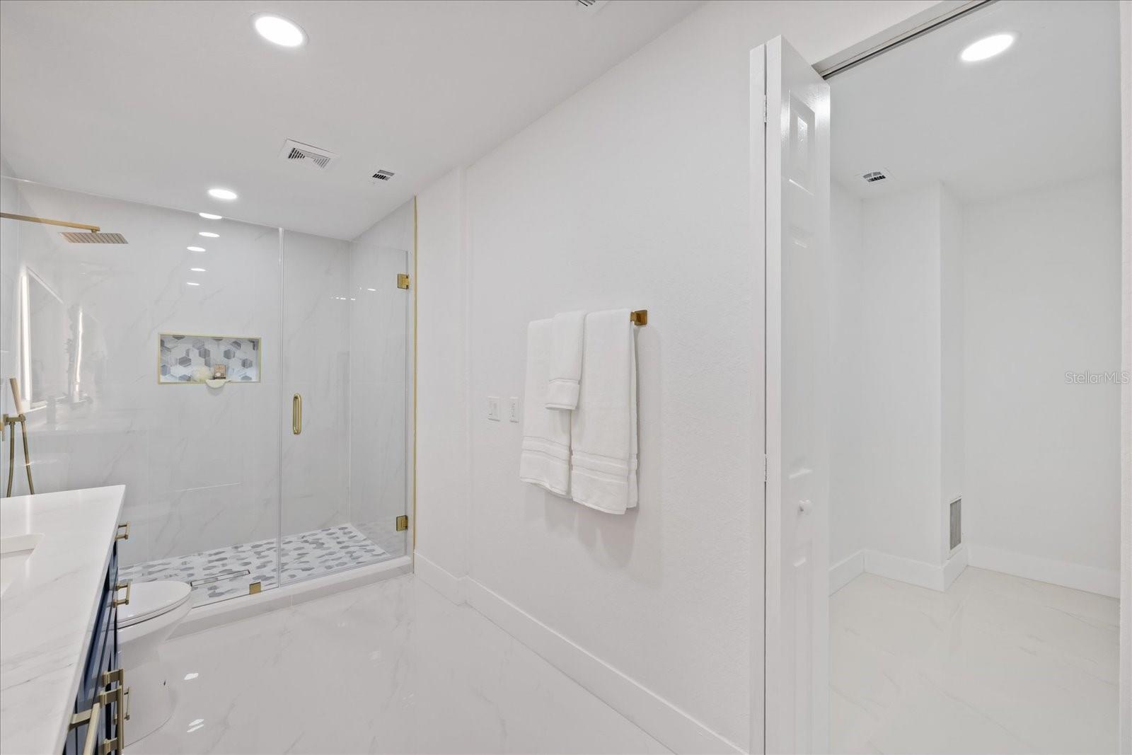 6403 ELLIOT DR — photo 21