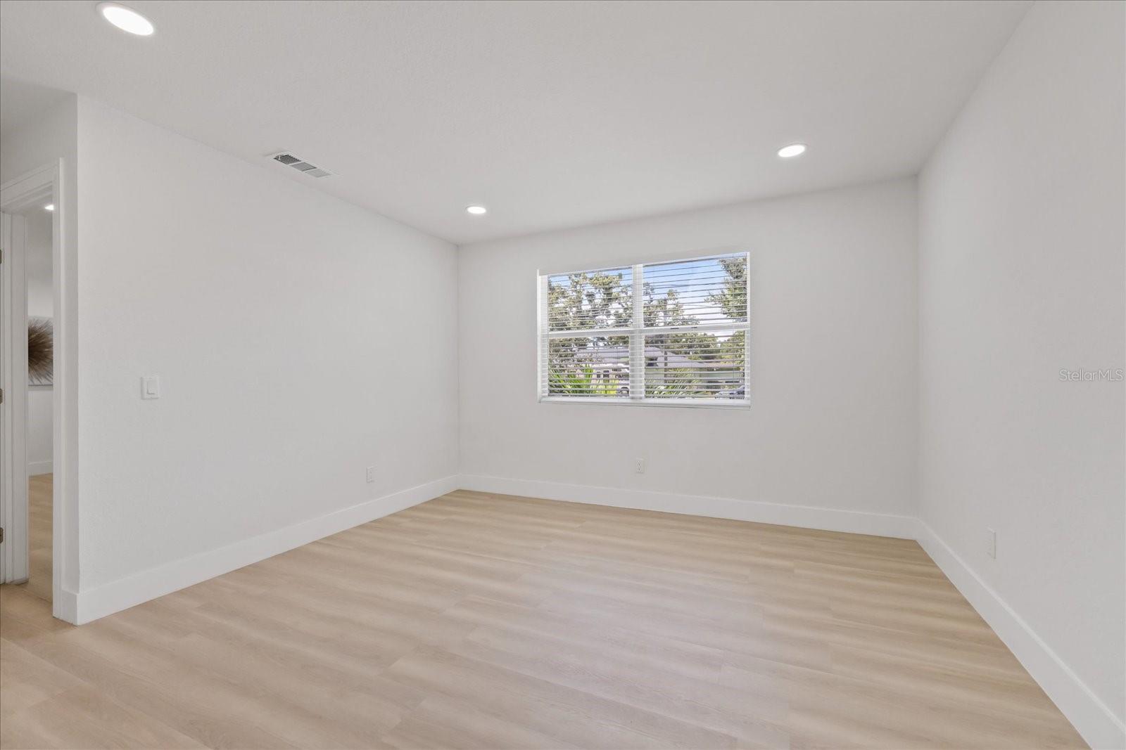 6403 ELLIOT DR — photo 17