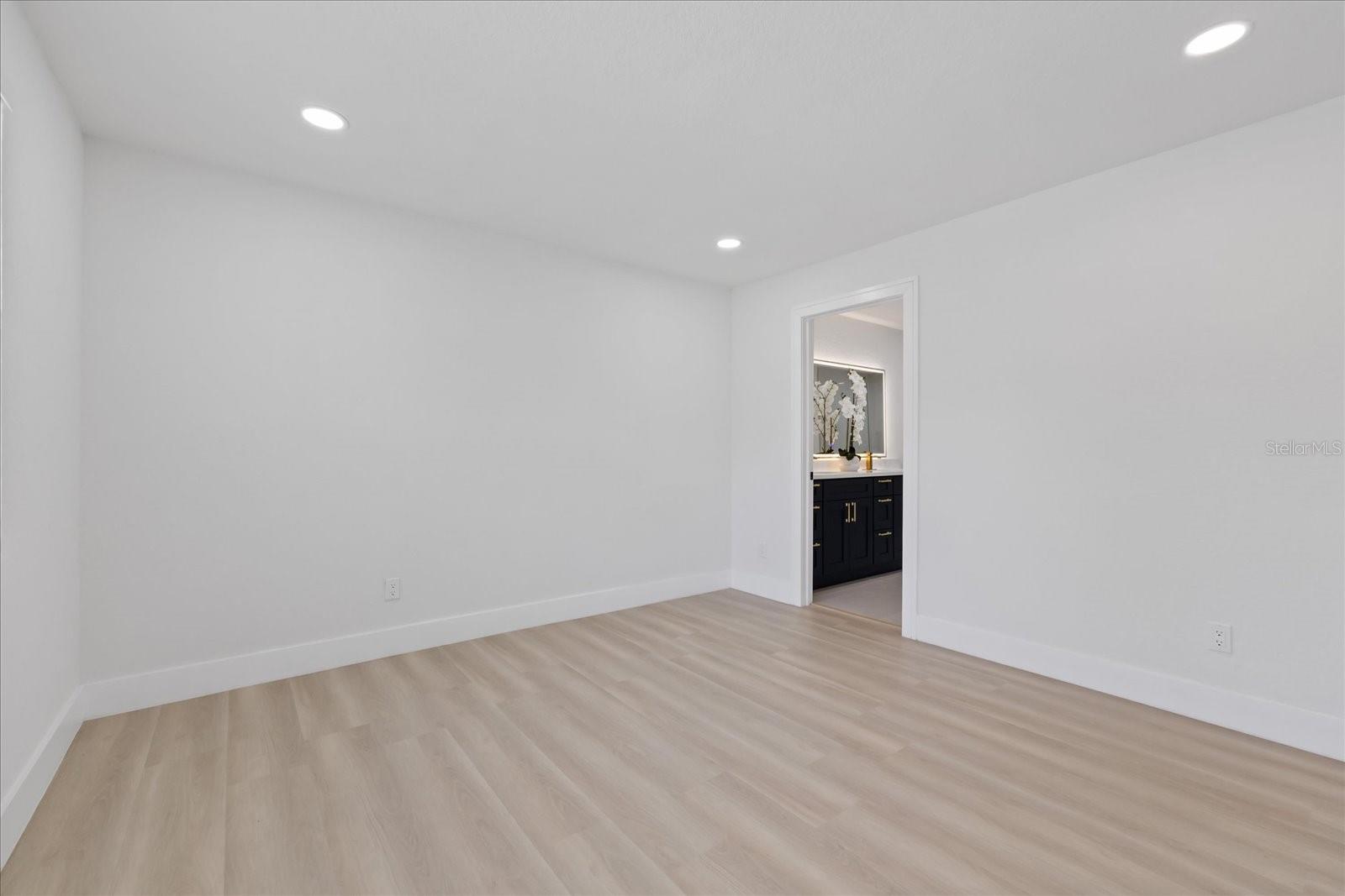 6403 ELLIOT DR — photo 16