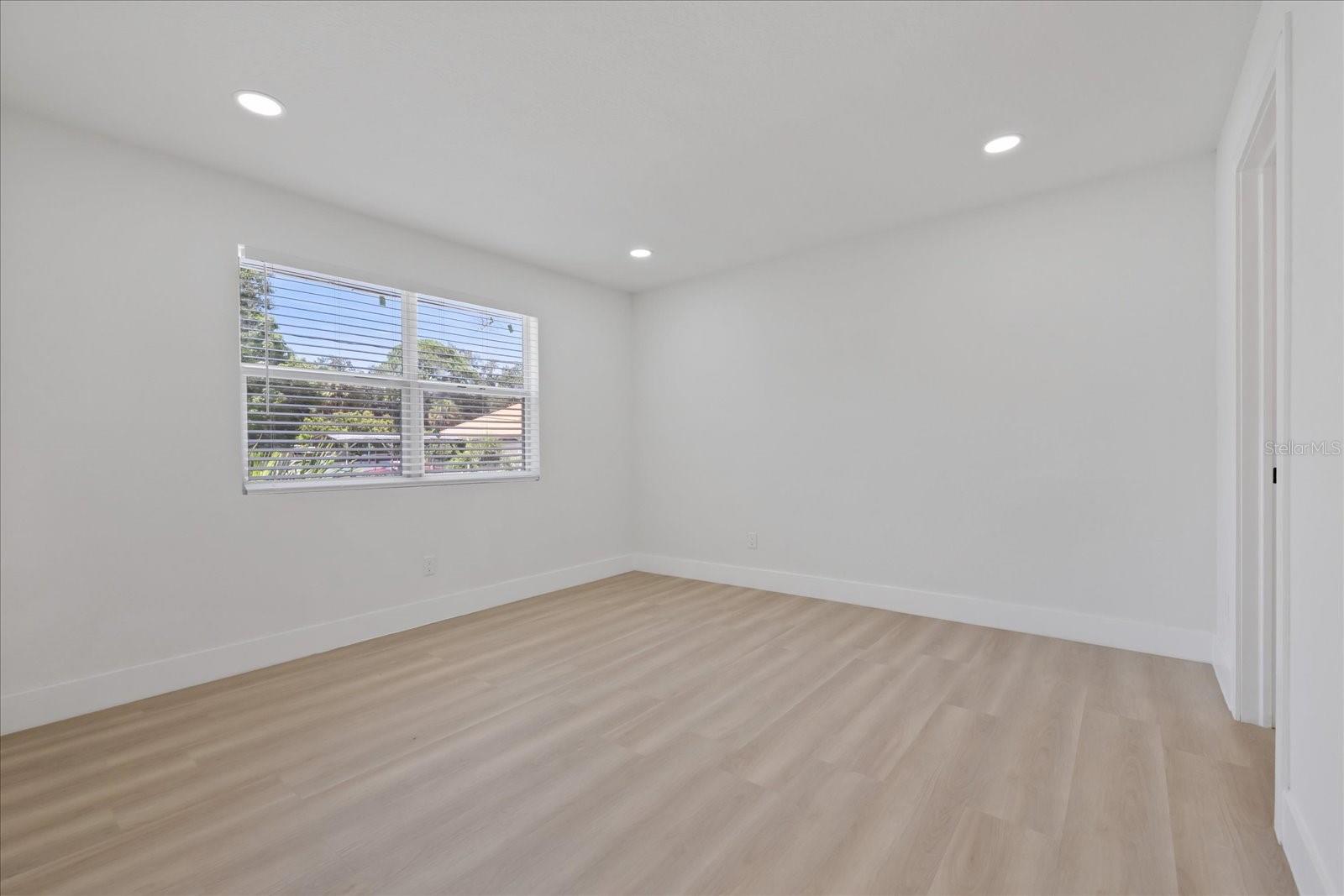 6403 ELLIOT DR — photo 15