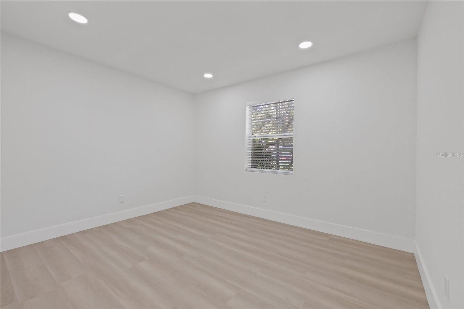 6403 ELLIOT DR — photo 11