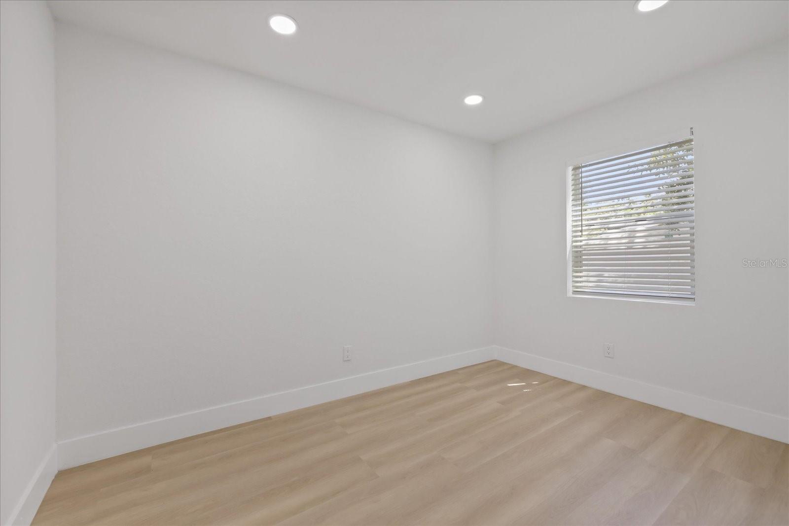 6403 ELLIOT DR — photo 13