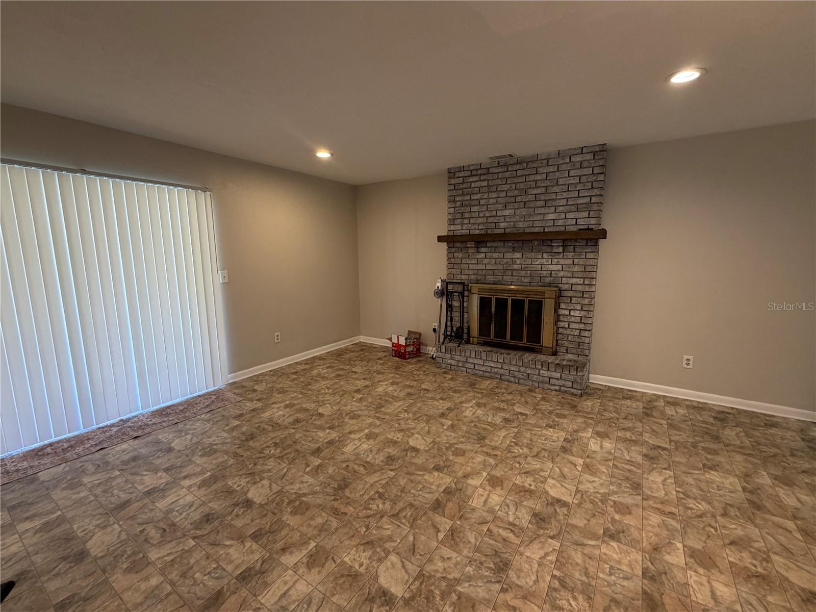 511 COCOPLUM DR — photo 8