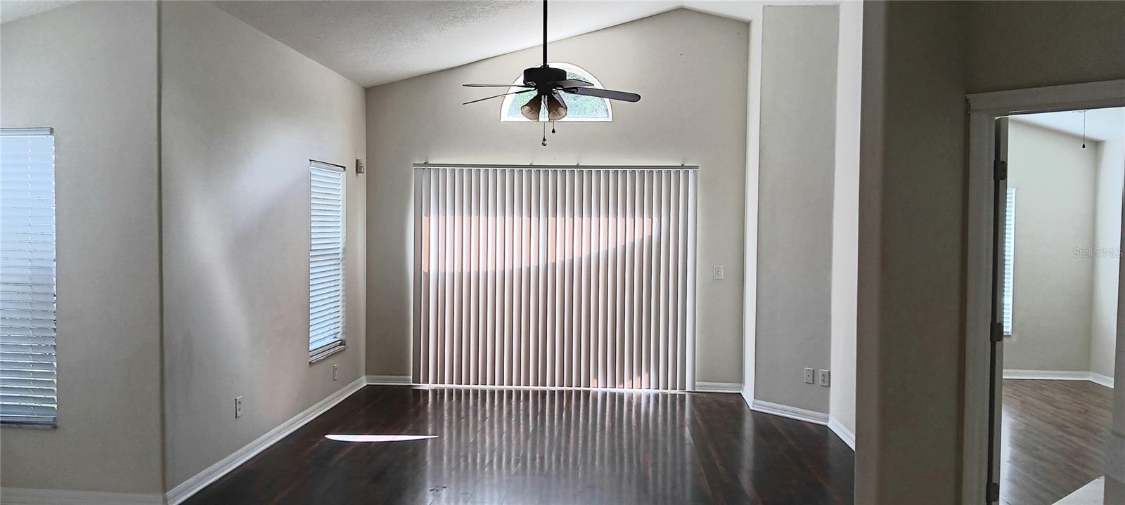 6940 EXETER PARK PL — photo 9