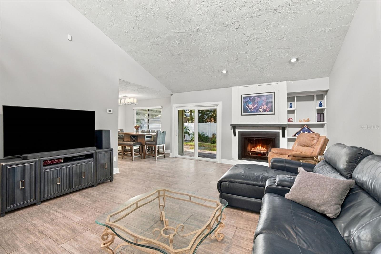 5018 E LIBERTY ST — photo 18