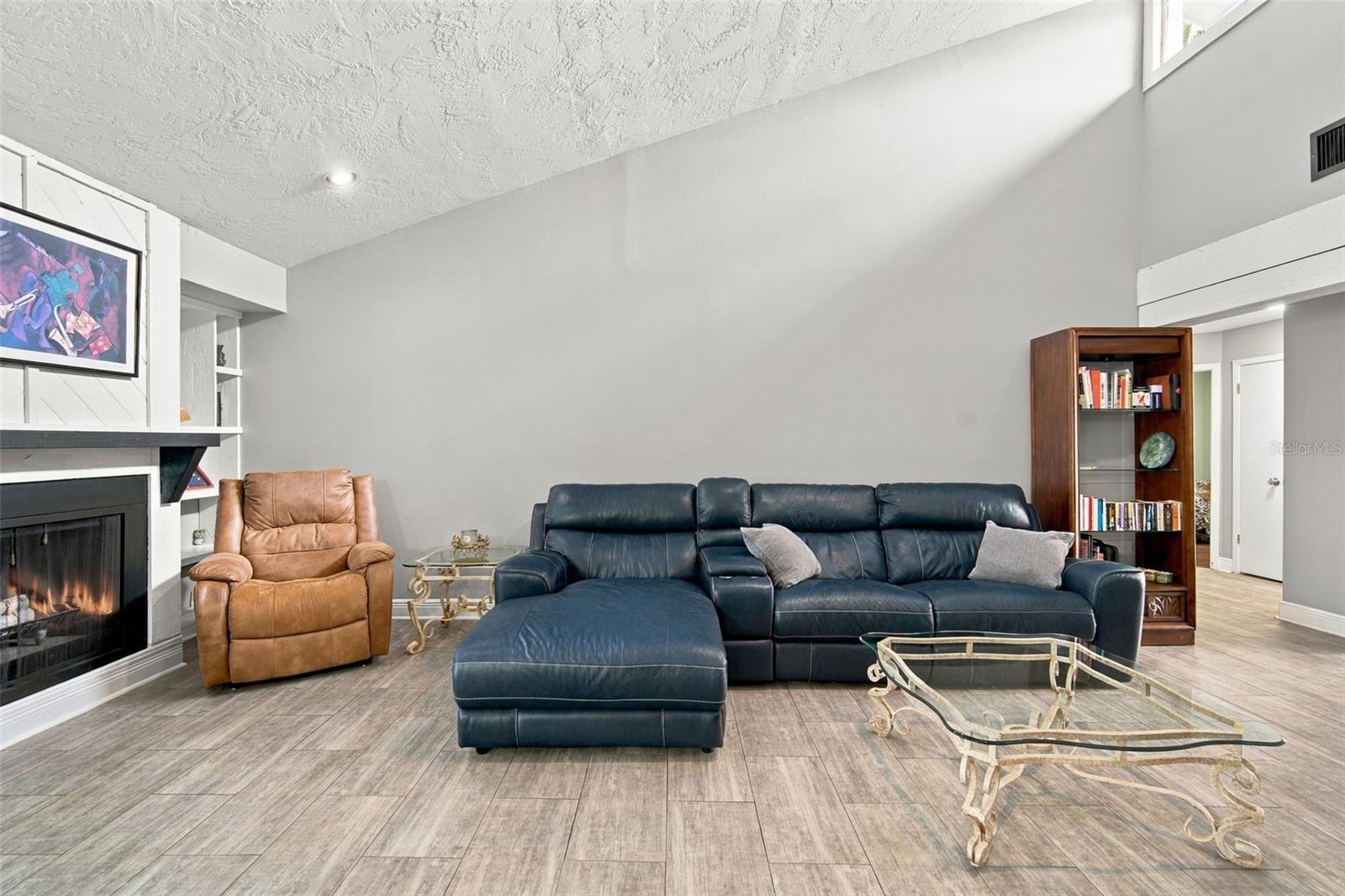 5018 E LIBERTY ST — photo 16