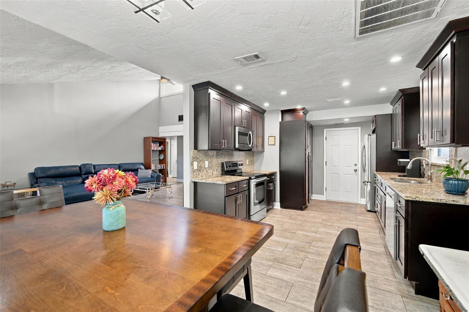 5018 E LIBERTY ST — photo 12