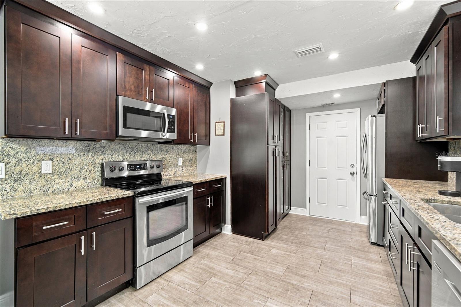 5018 E LIBERTY ST — photo 8