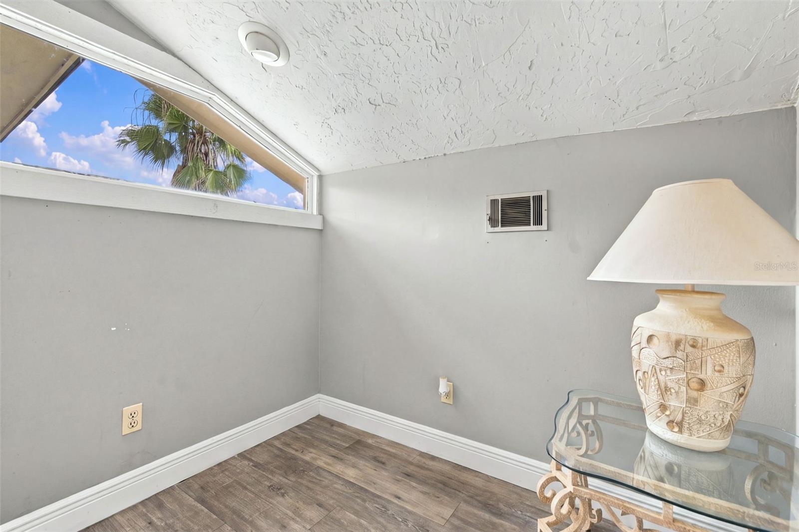 5018 E LIBERTY ST — photo 20