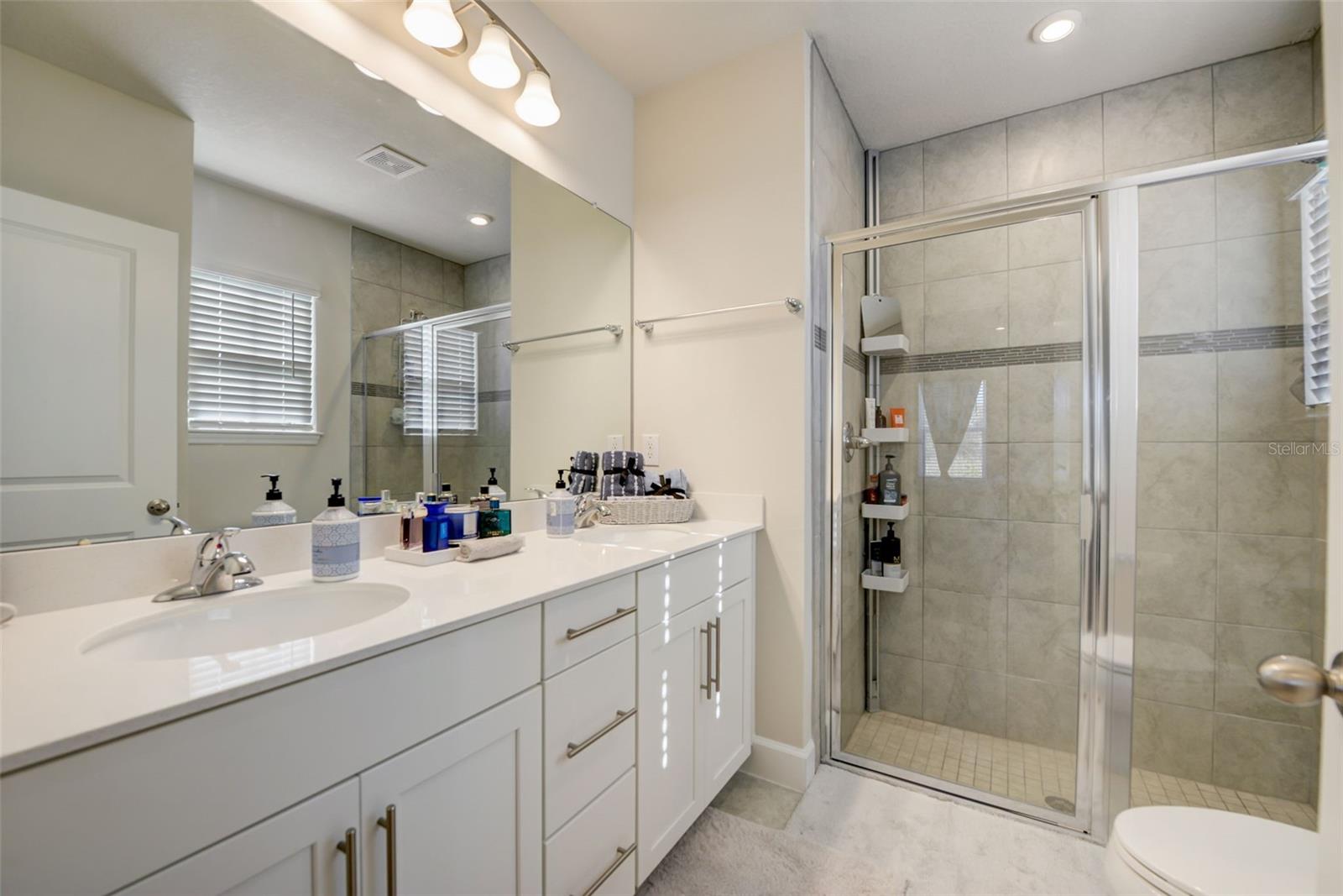 18027 TURNING LEAF CIR — photo 25