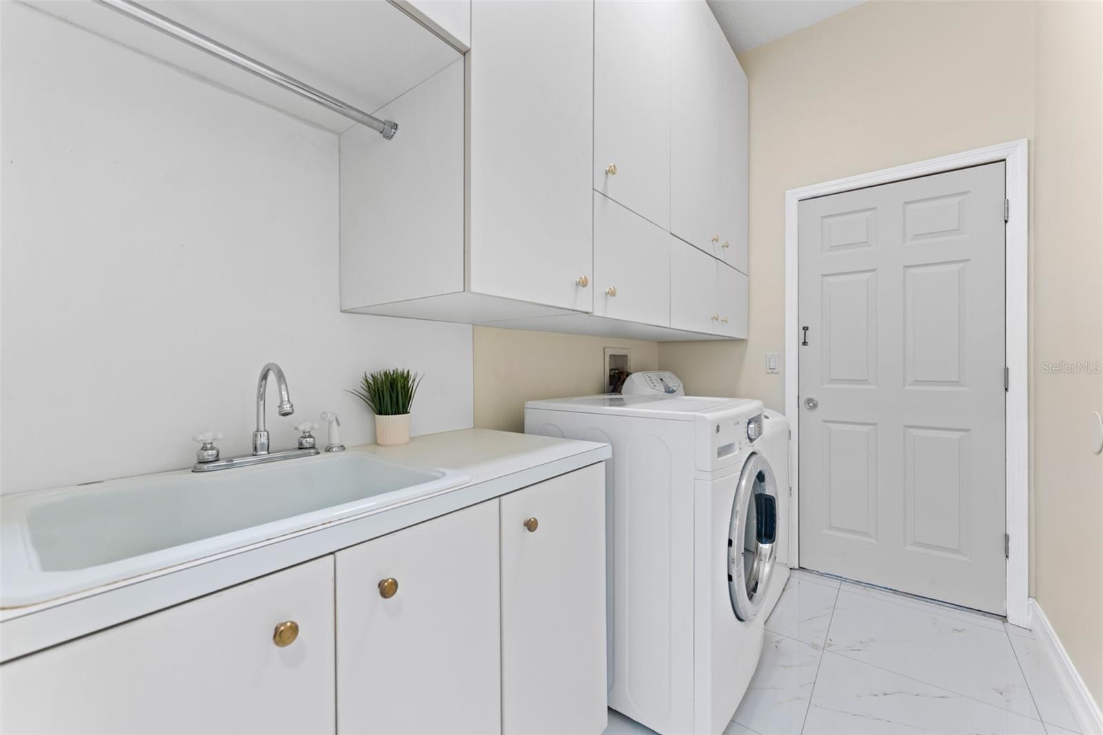 10310 CARROLL COVE PL — photo 35