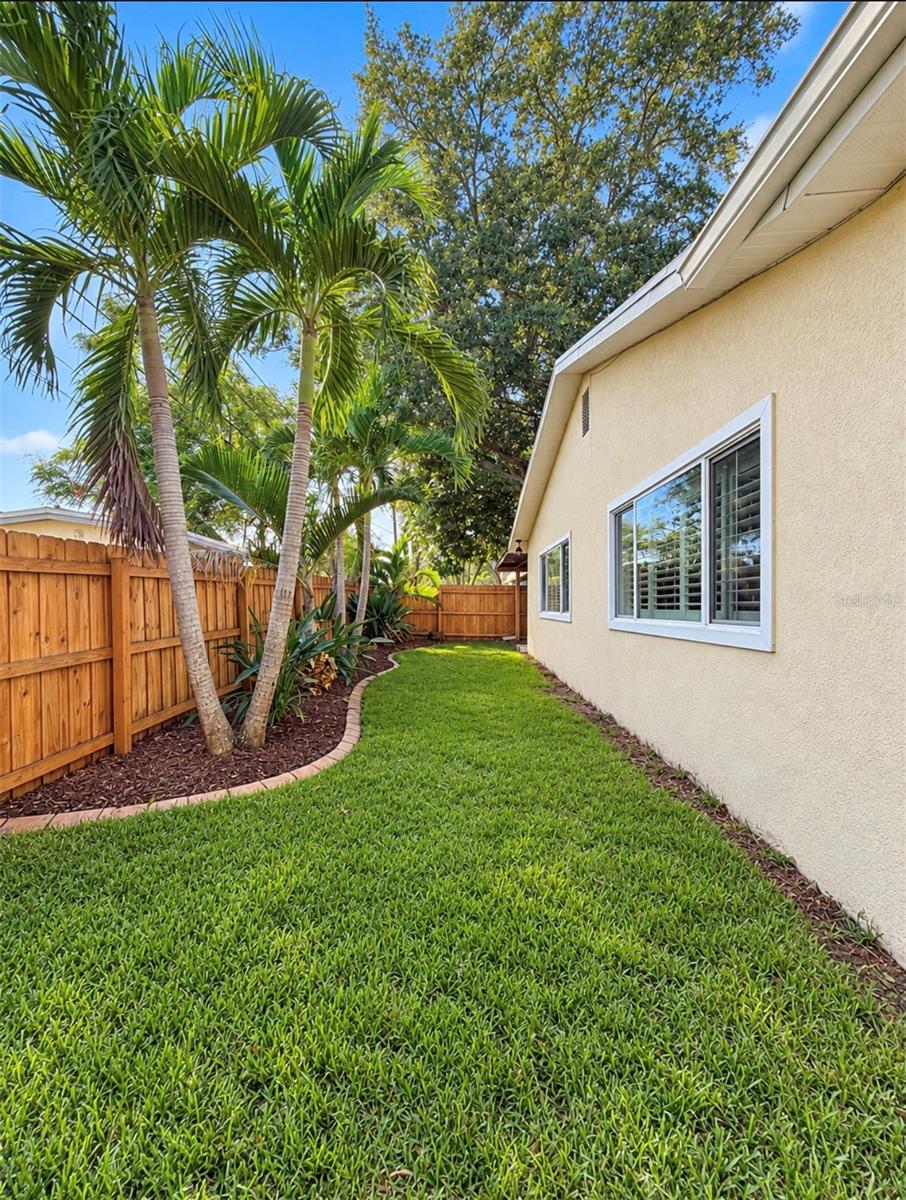 1231 ROSEWOOD ST — photo 5
