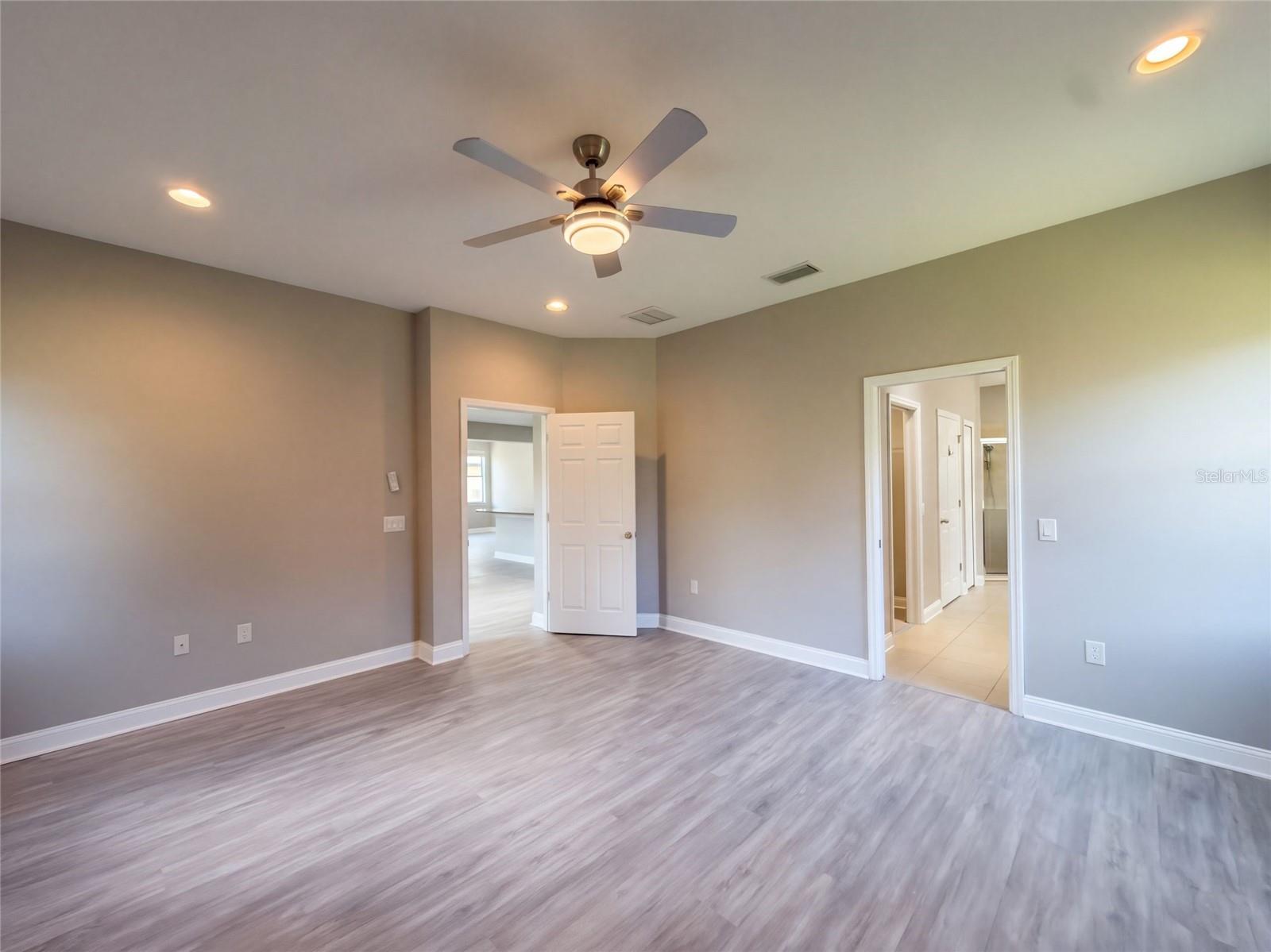 12424 BELCROFT DR — photo 9