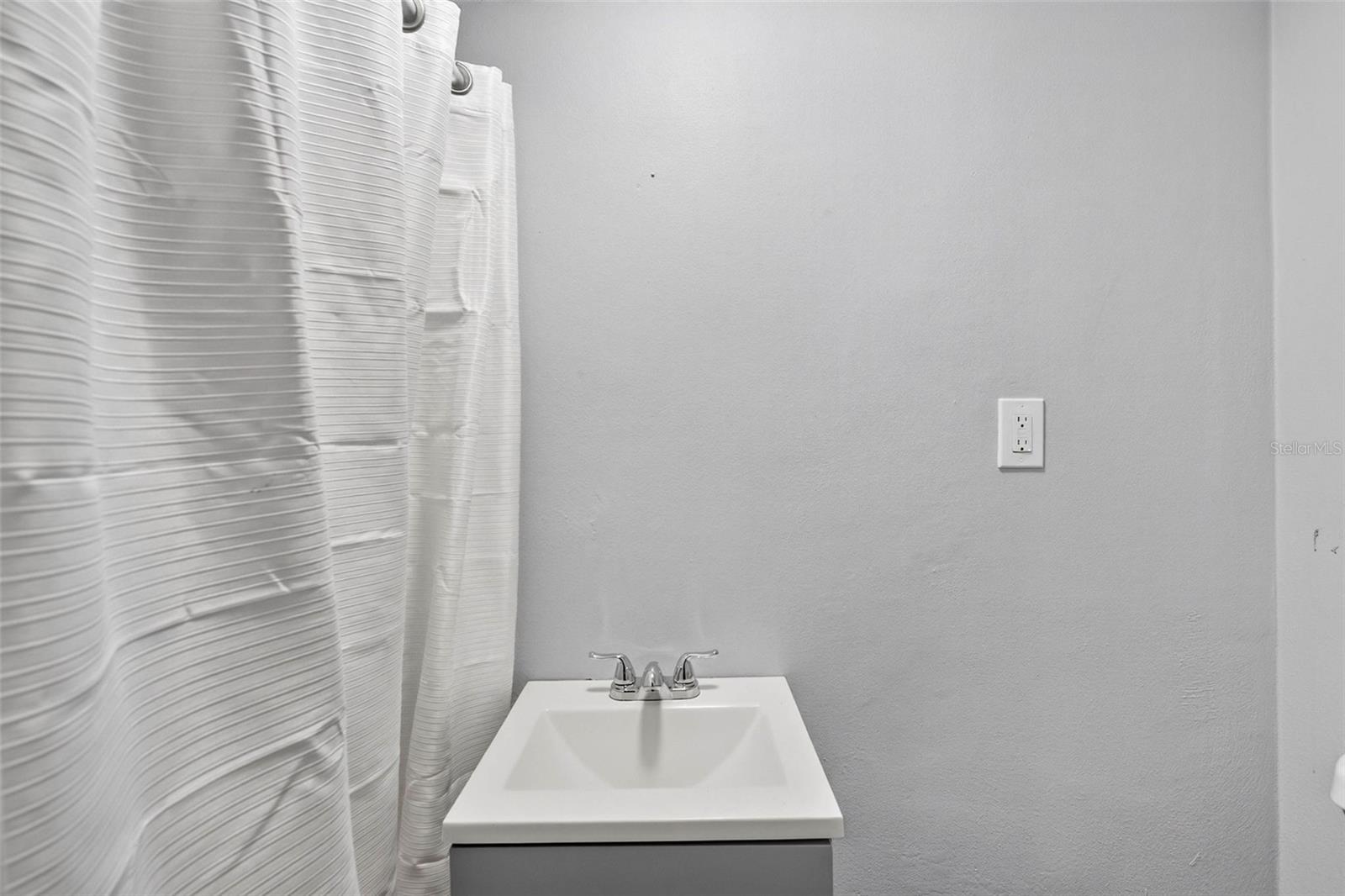 9005 COLLAGE LN — photo 23