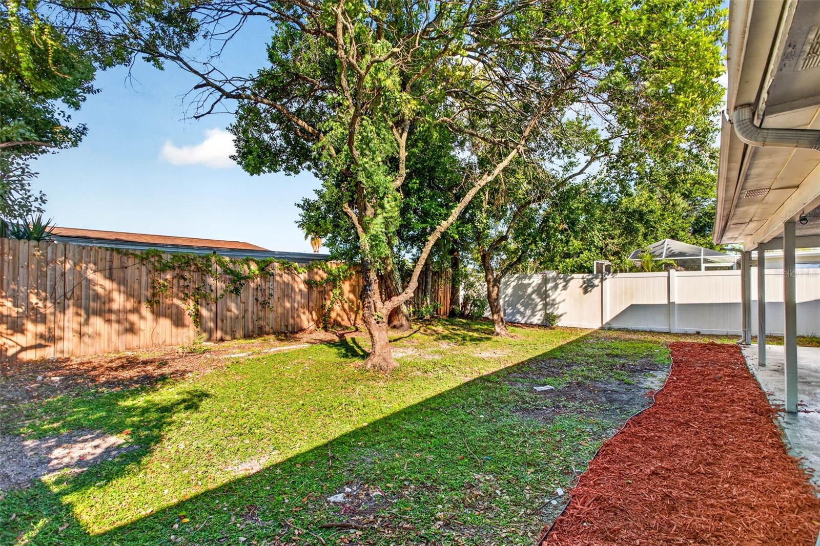 9005 COLLAGE LN — photo 28