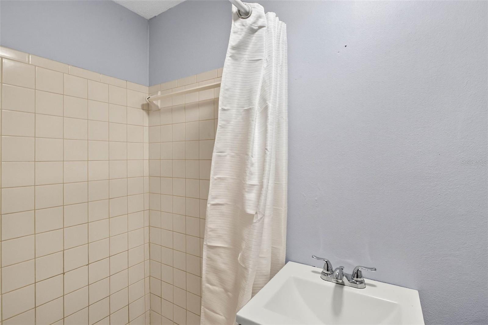 9005 COLLAGE LN — photo 24