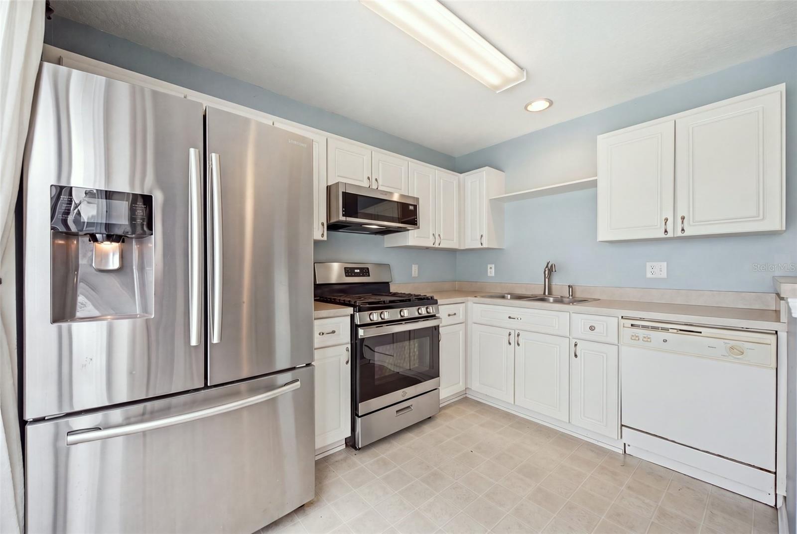 8713 PERSEA CT — photo 8
