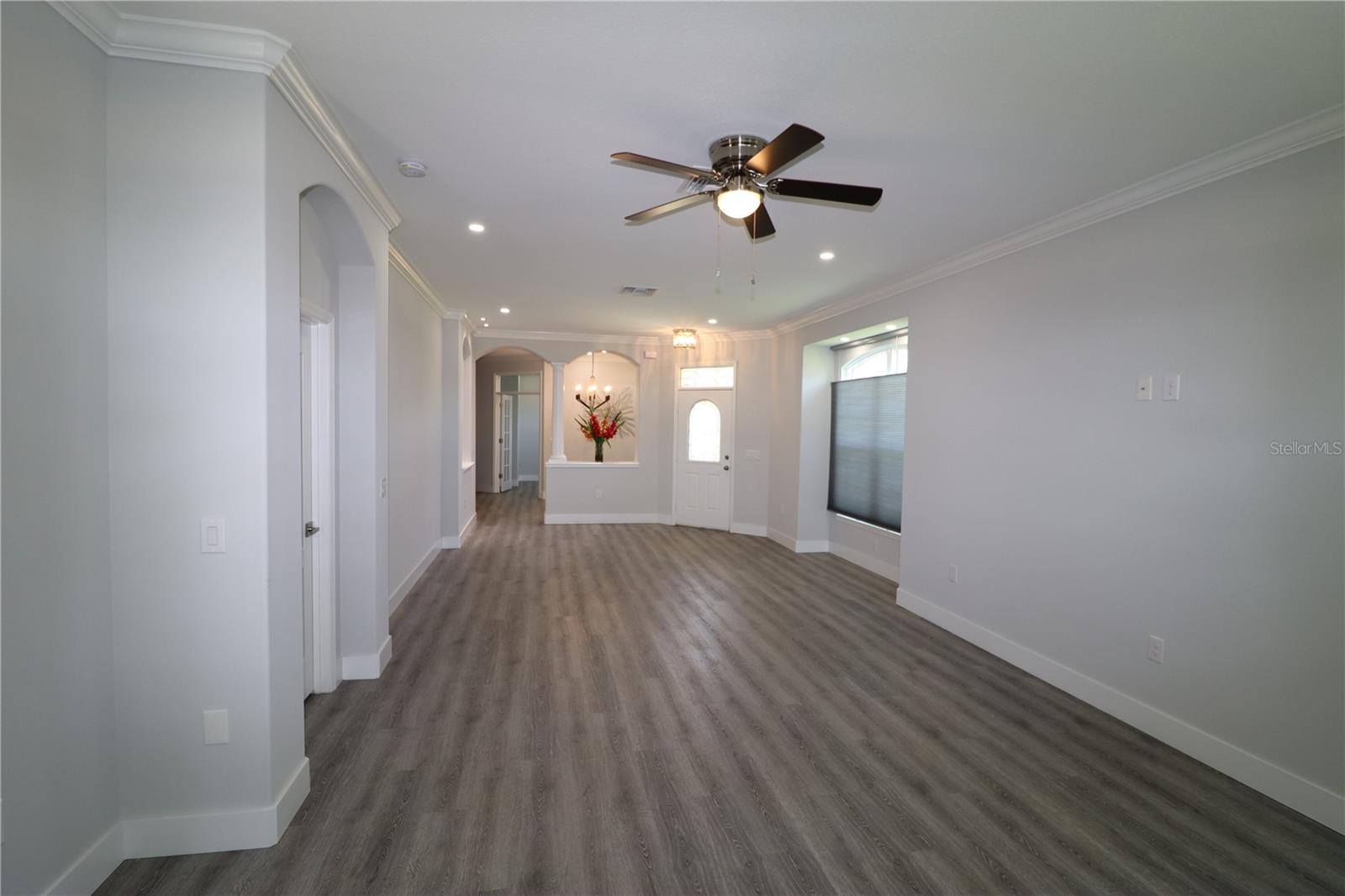 5107 WHISPERING OAKS DR — photo 8