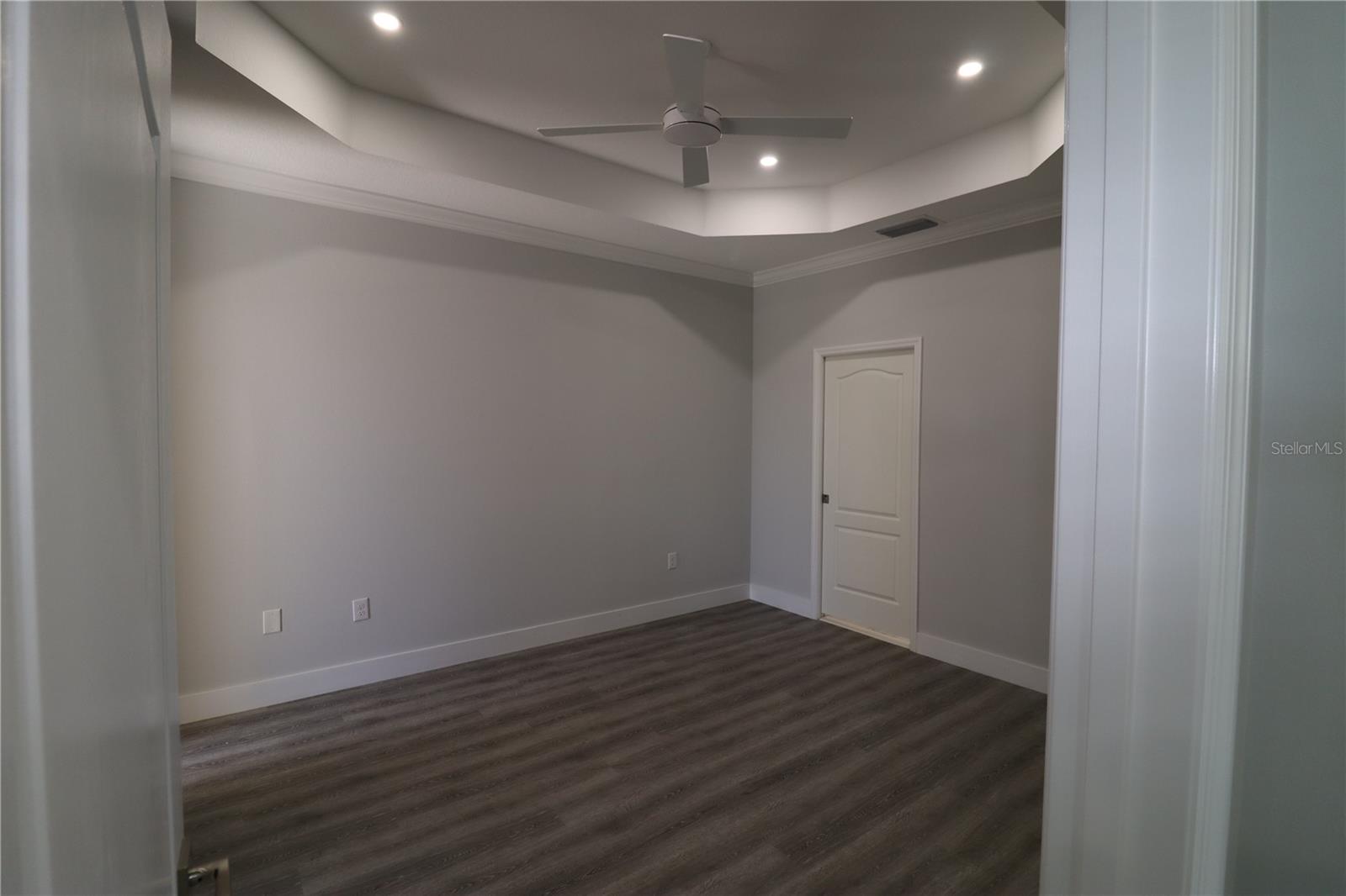 5107 WHISPERING OAKS DR — photo 12