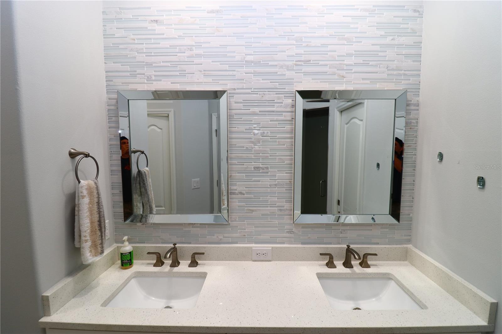 5107 WHISPERING OAKS DR — photo 14