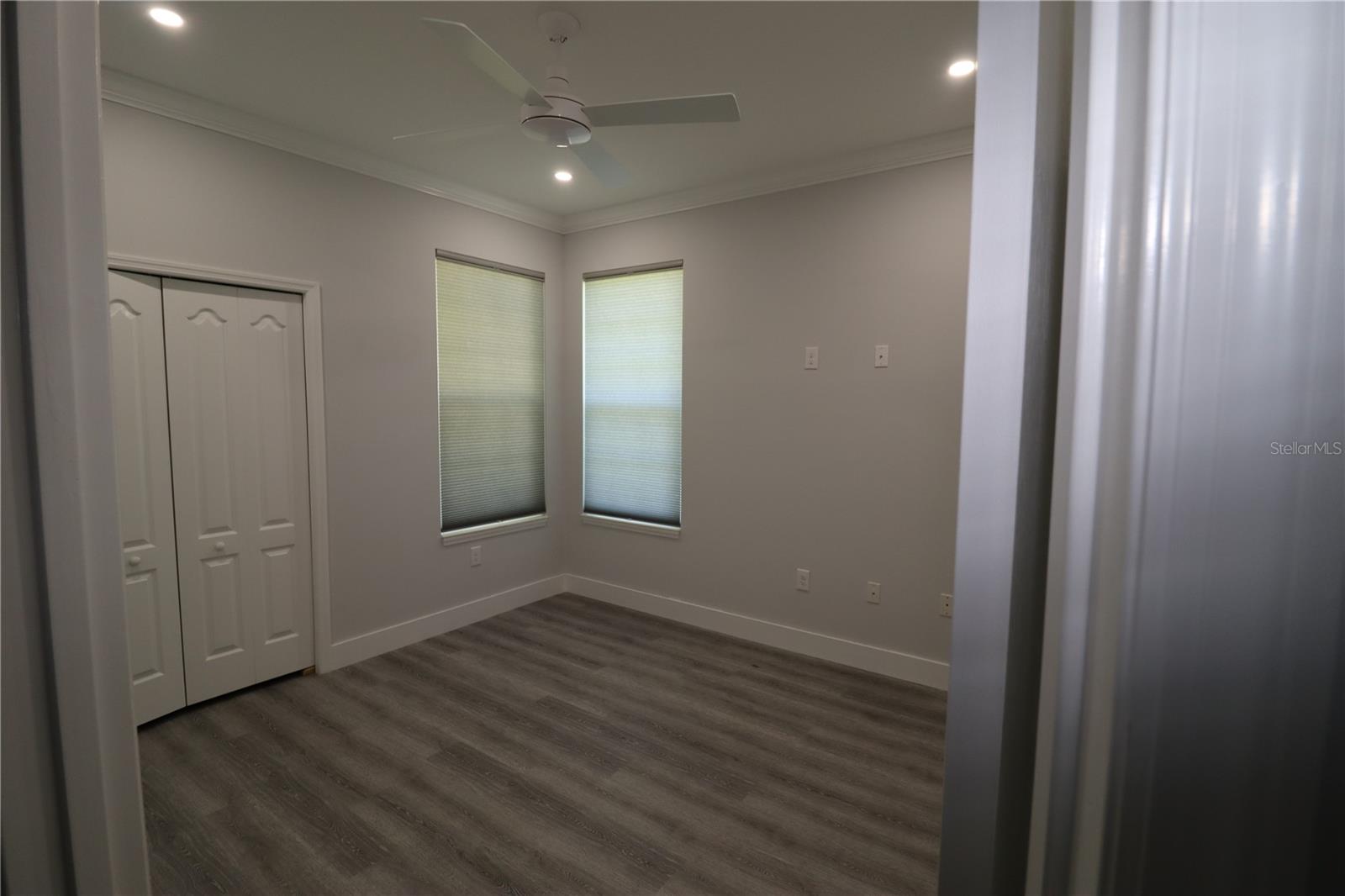 5107 WHISPERING OAKS DR — photo 10