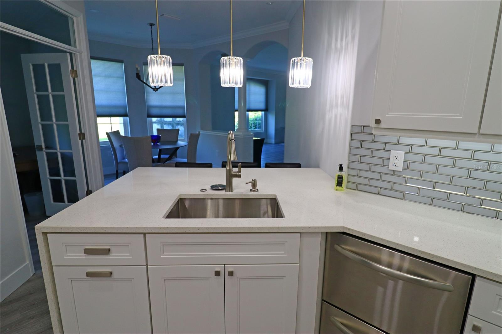 5107 WHISPERING OAKS DR — photo 3