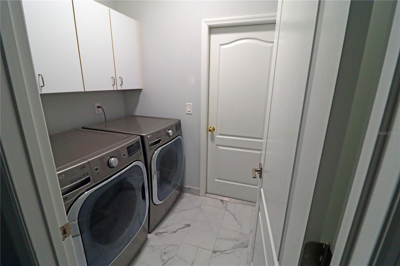 5107 WHISPERING OAKS DR — photo 18