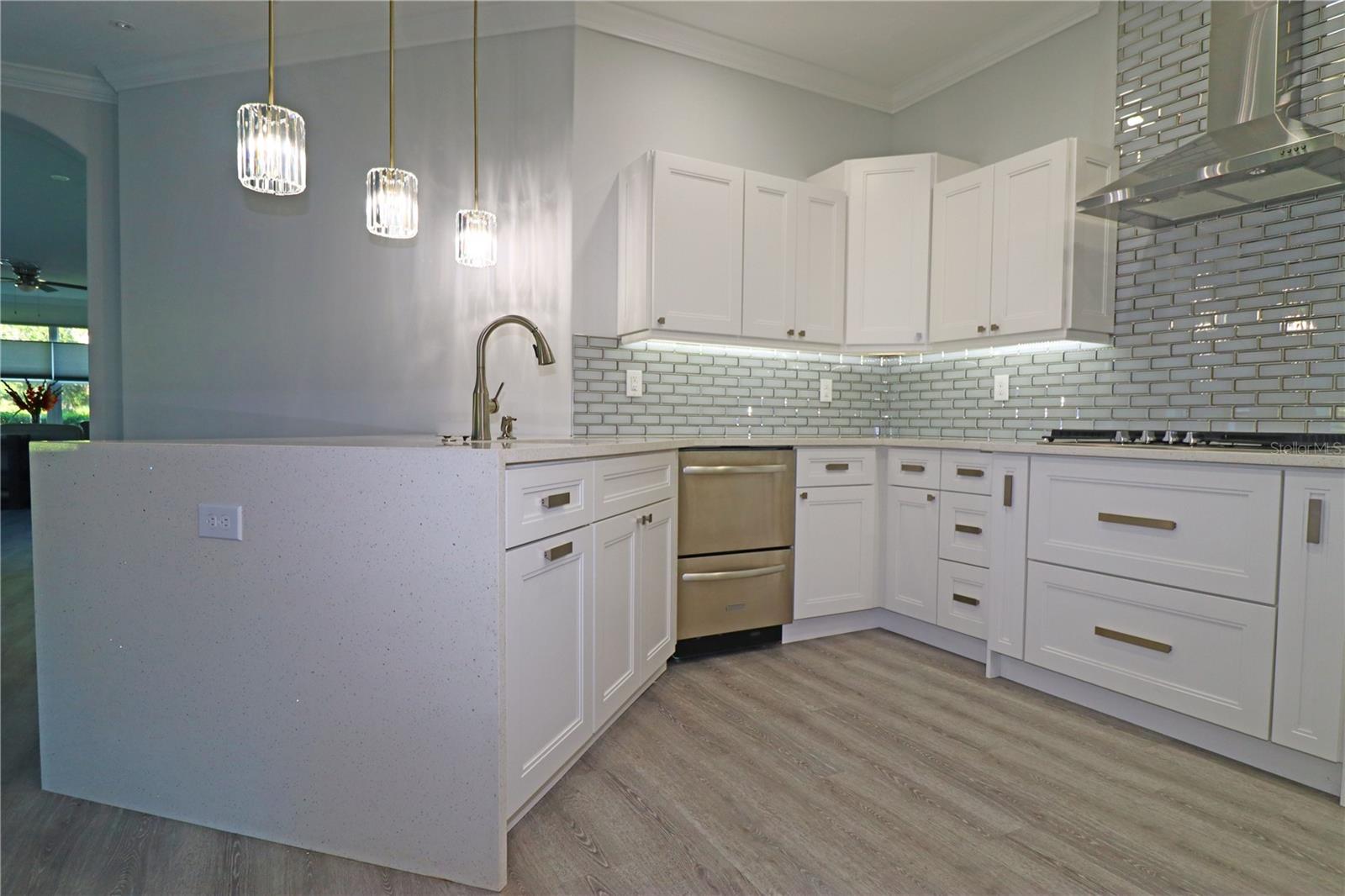 5107 WHISPERING OAKS DR — photo 6