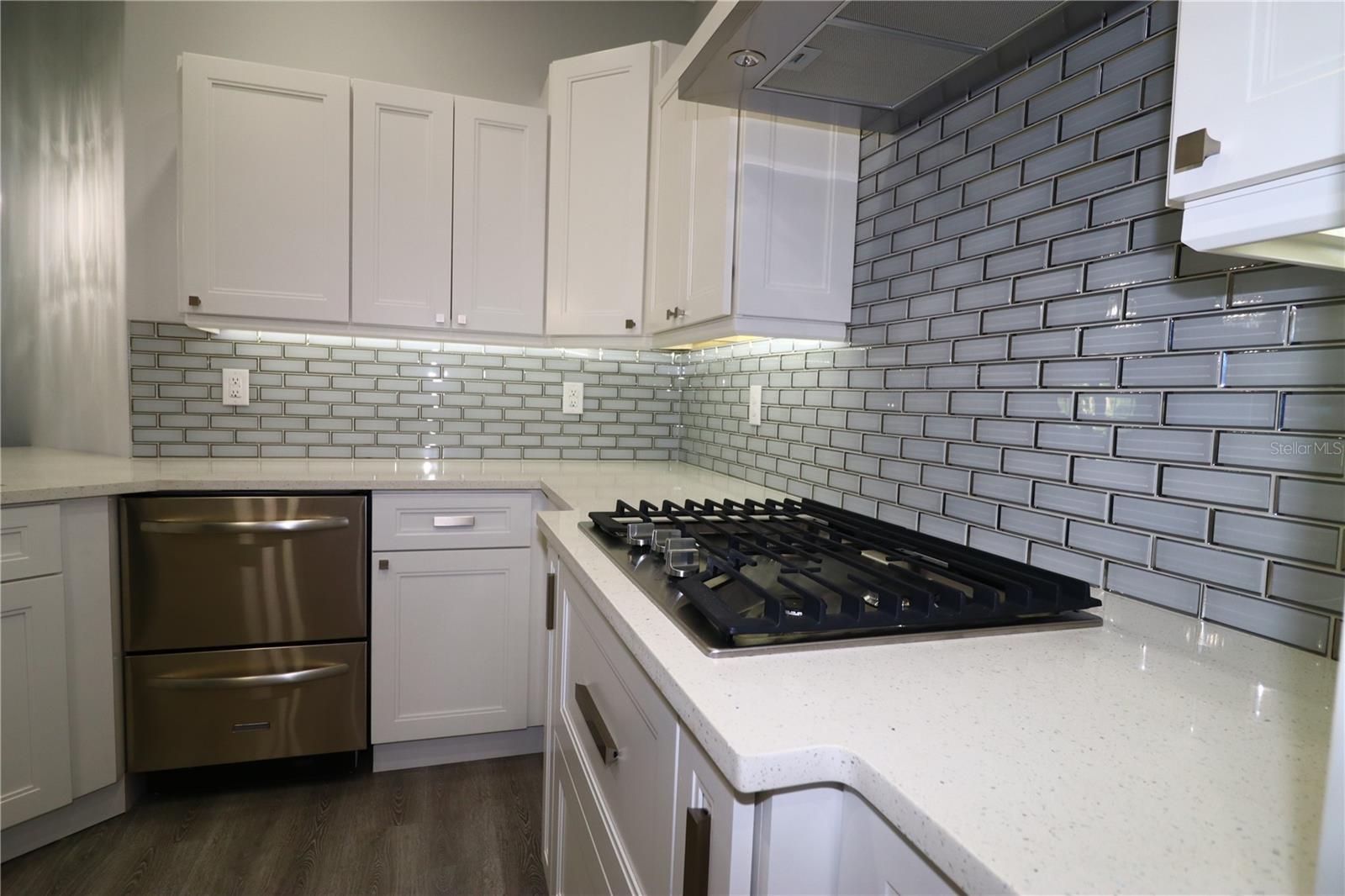 5107 WHISPERING OAKS DR — photo 5