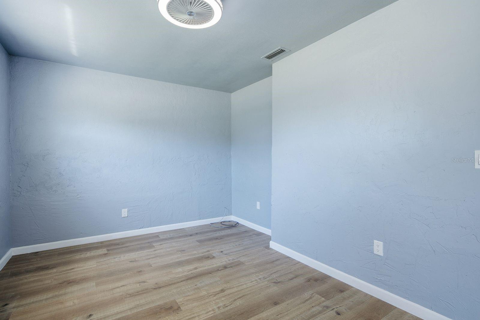 8143 OVERLOOK PL NE — photo 4