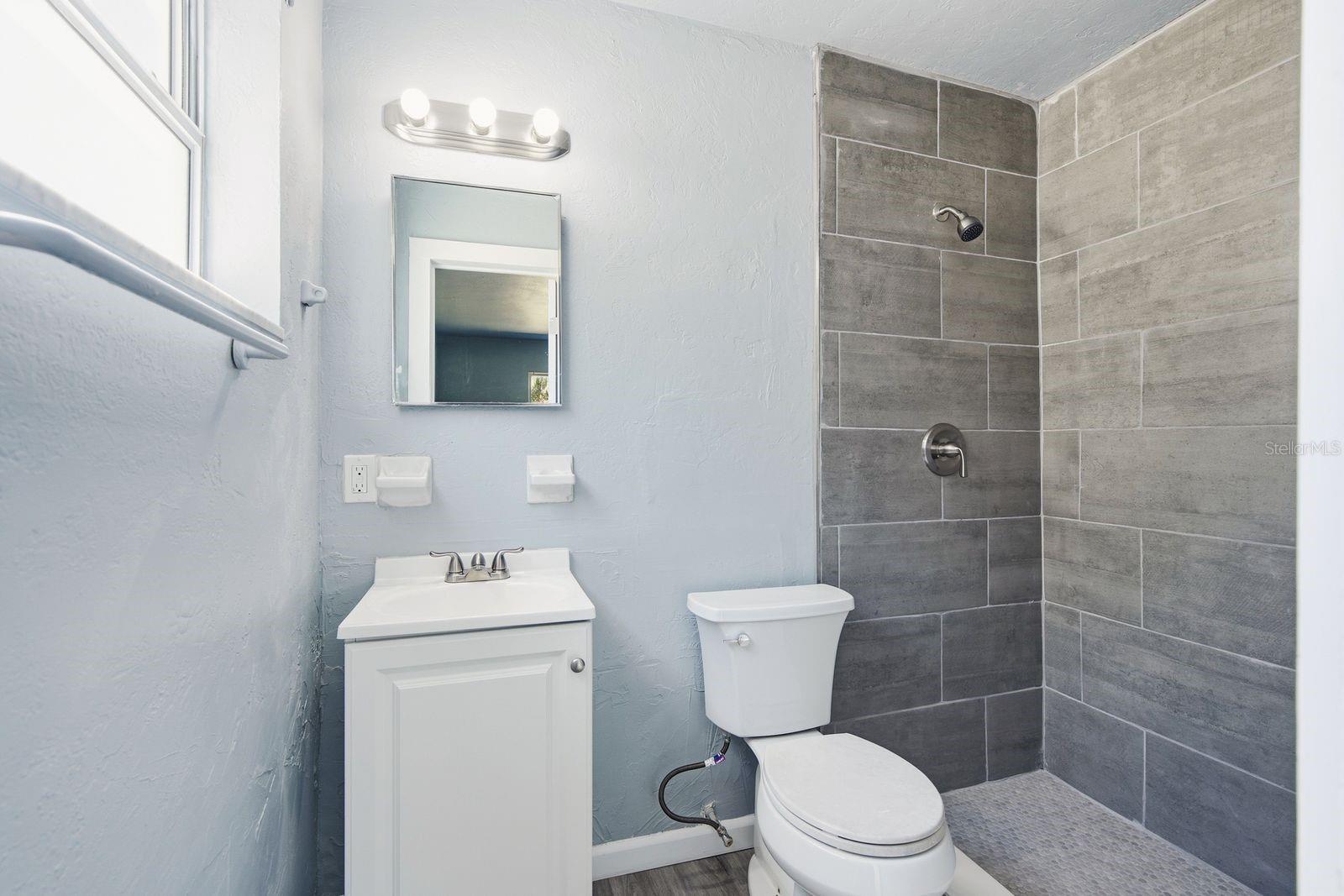 8143 OVERLOOK PL NE — photo 16