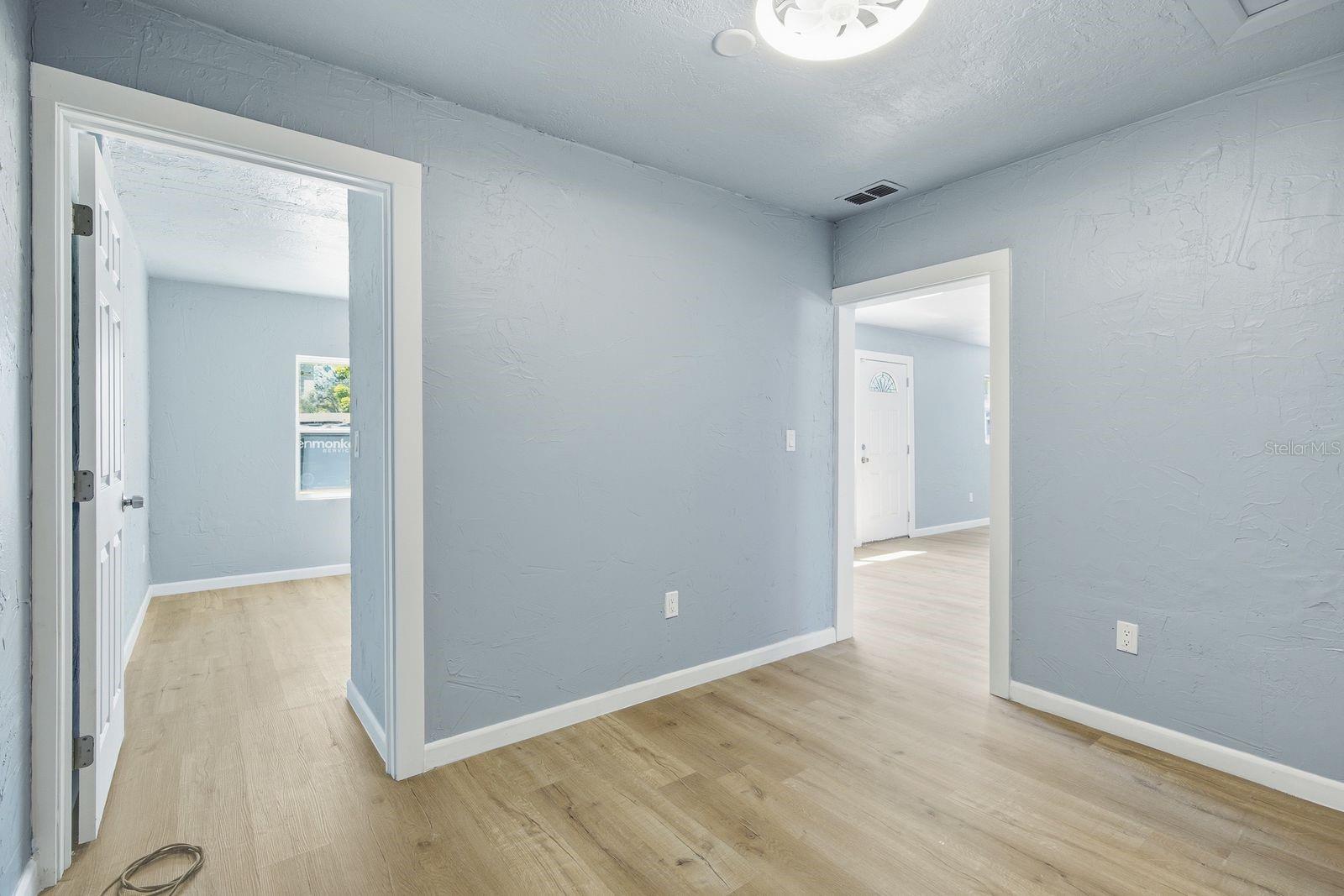 8143 OVERLOOK PL NE — photo 11