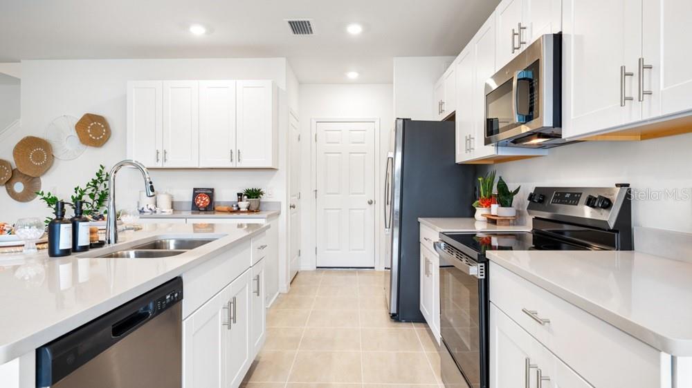 13505 CAMELOT CT — photo 7
