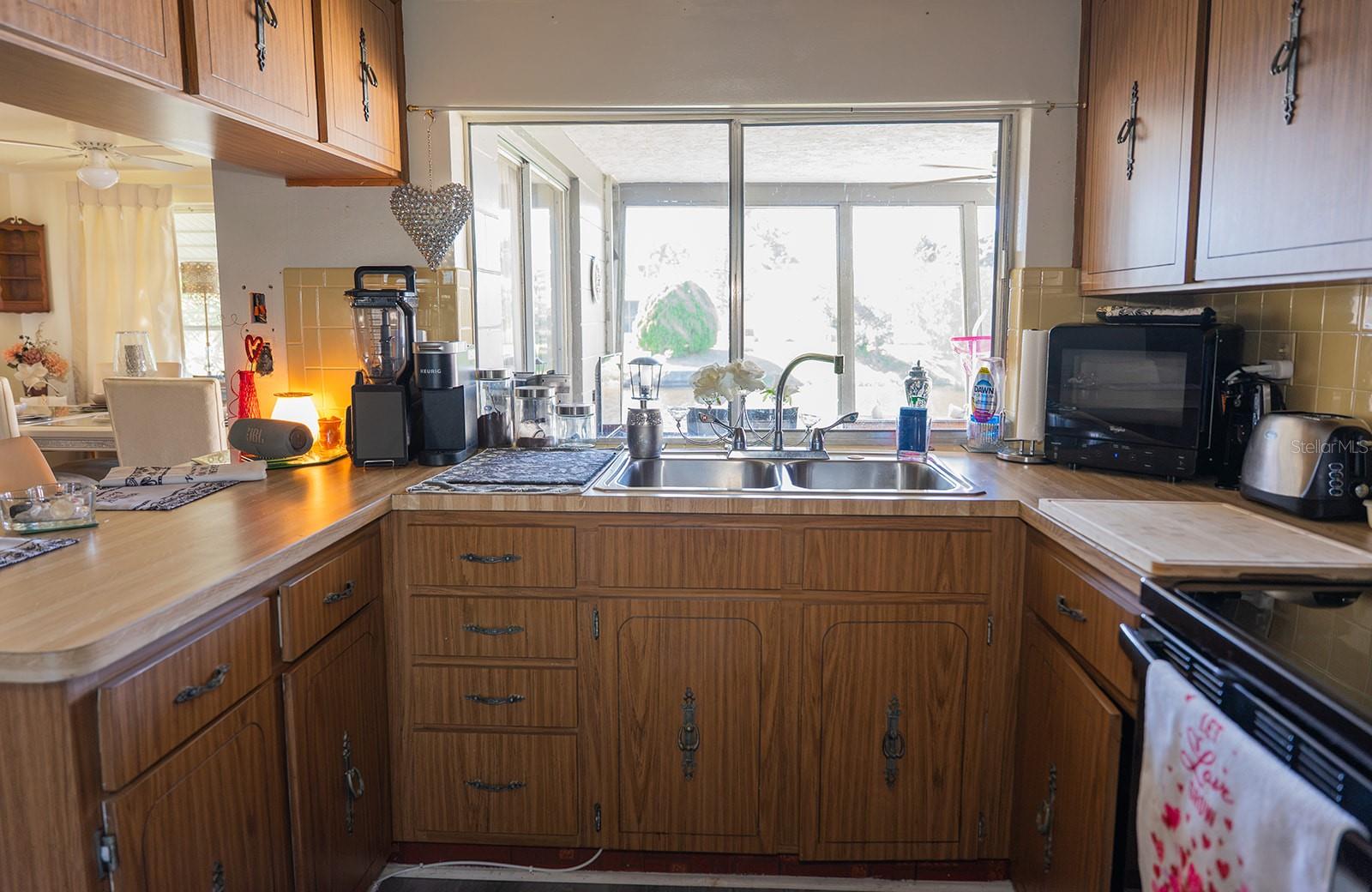 3928 GRAYTON DR — photo 10