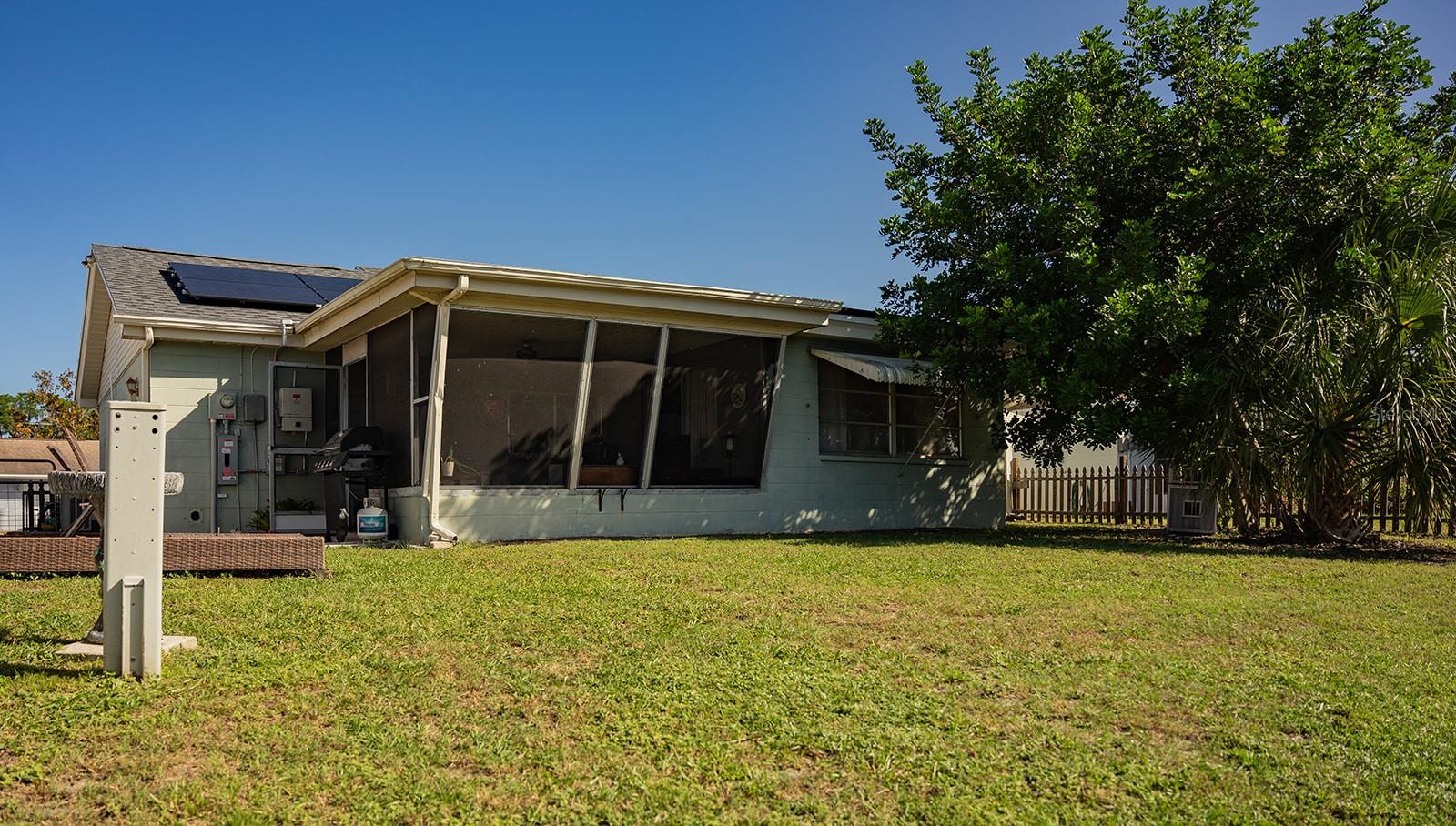 3928 GRAYTON DR — photo 18